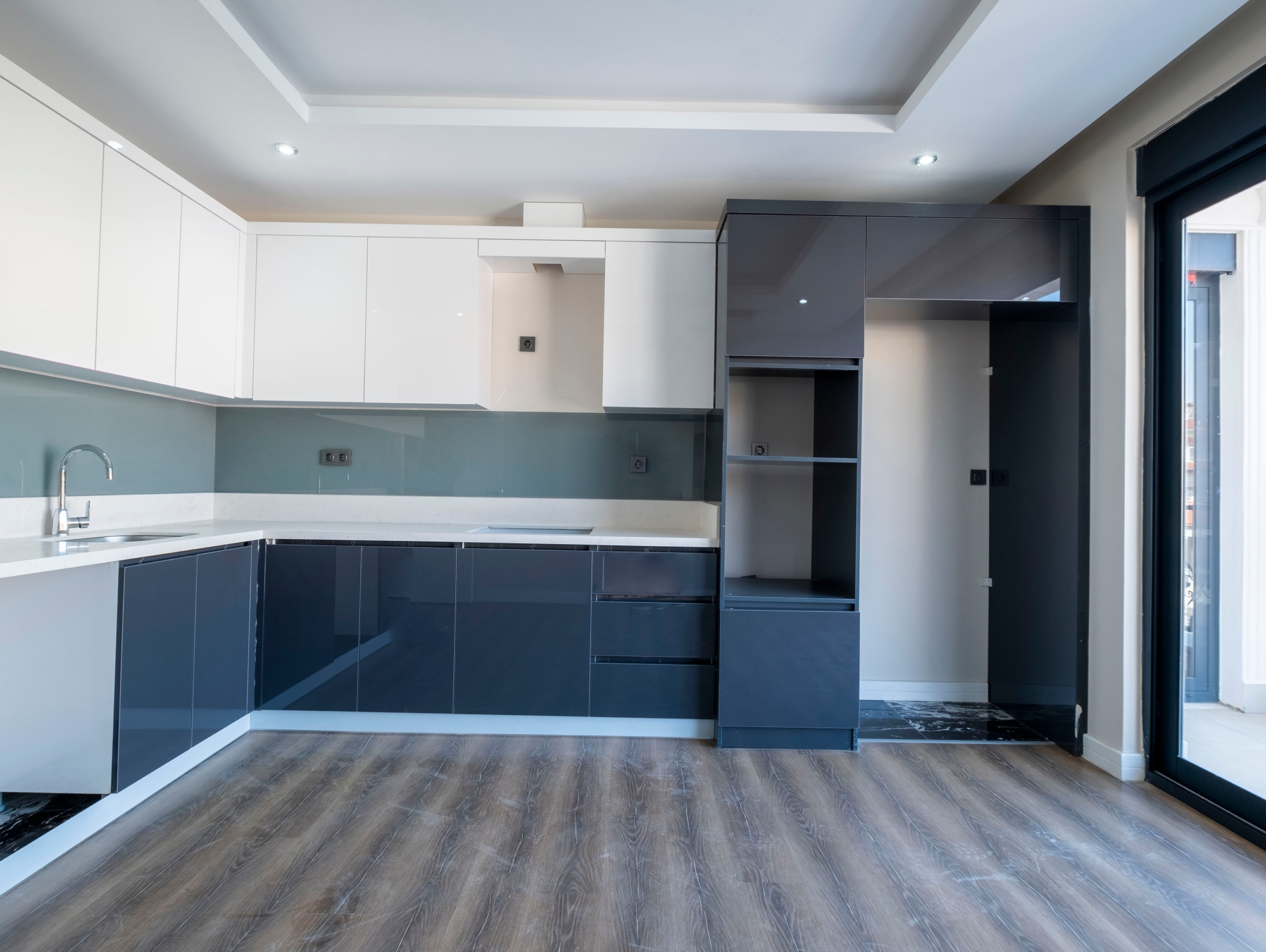 Luxuriöse 3+1 Wohnung mit Bergblick im Zentrum von Alanya