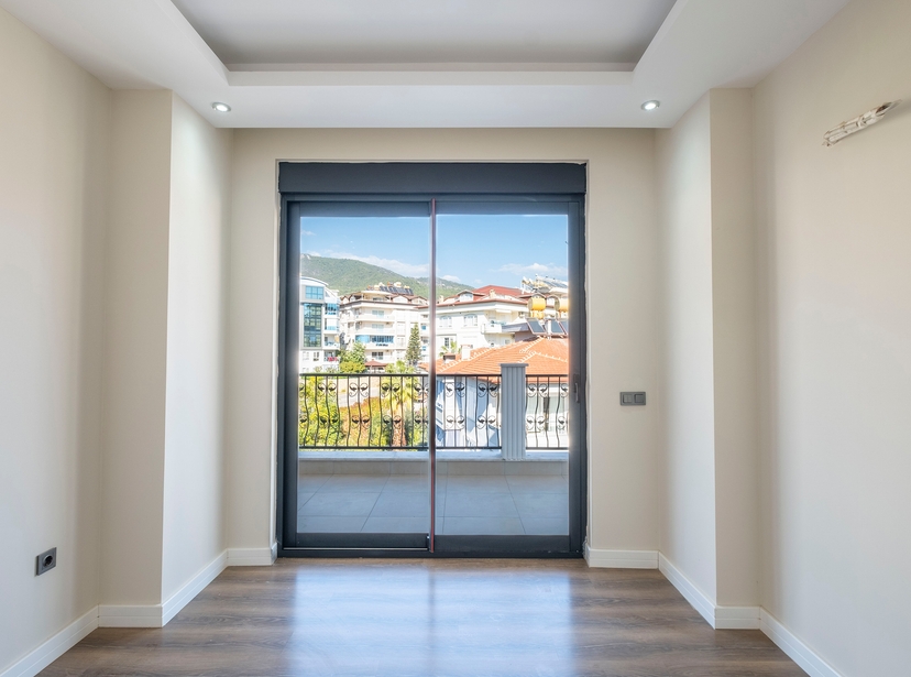 Luxuriöse 3+1 Wohnung mit Bergblick im Zentrum von Alanya