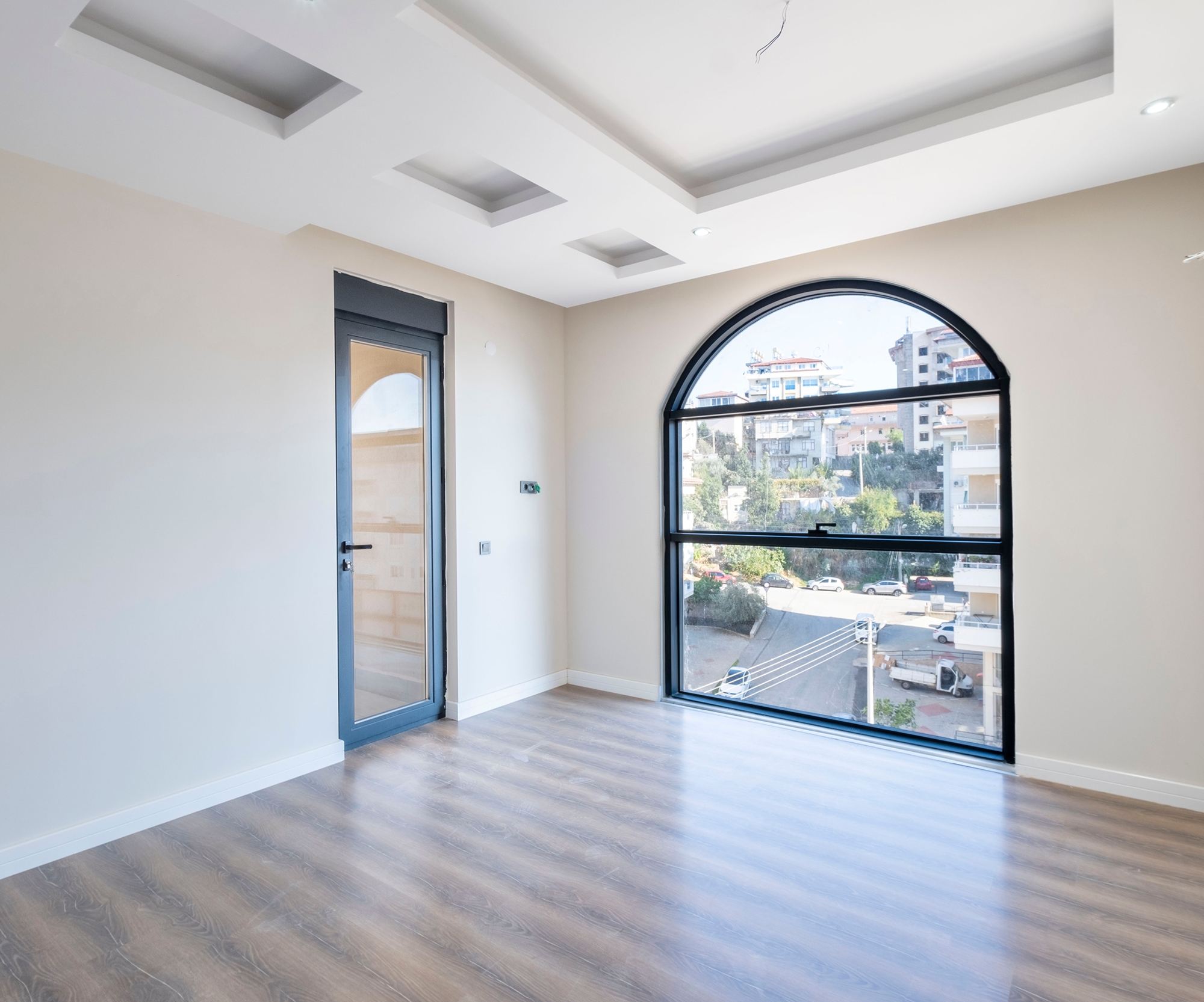 Luxuriöse 3+1 Wohnung mit Bergblick im Zentrum von Alanya