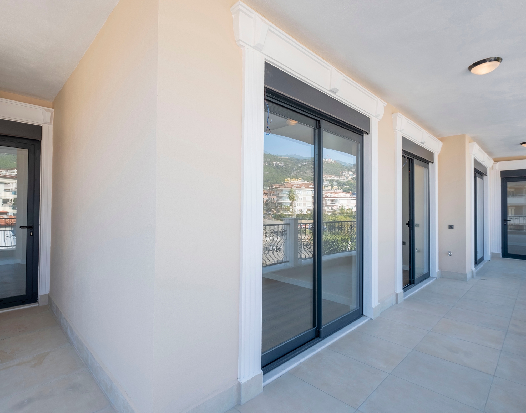 Luxuriöse 3+1 Wohnung mit Bergblick im Zentrum von Alanya