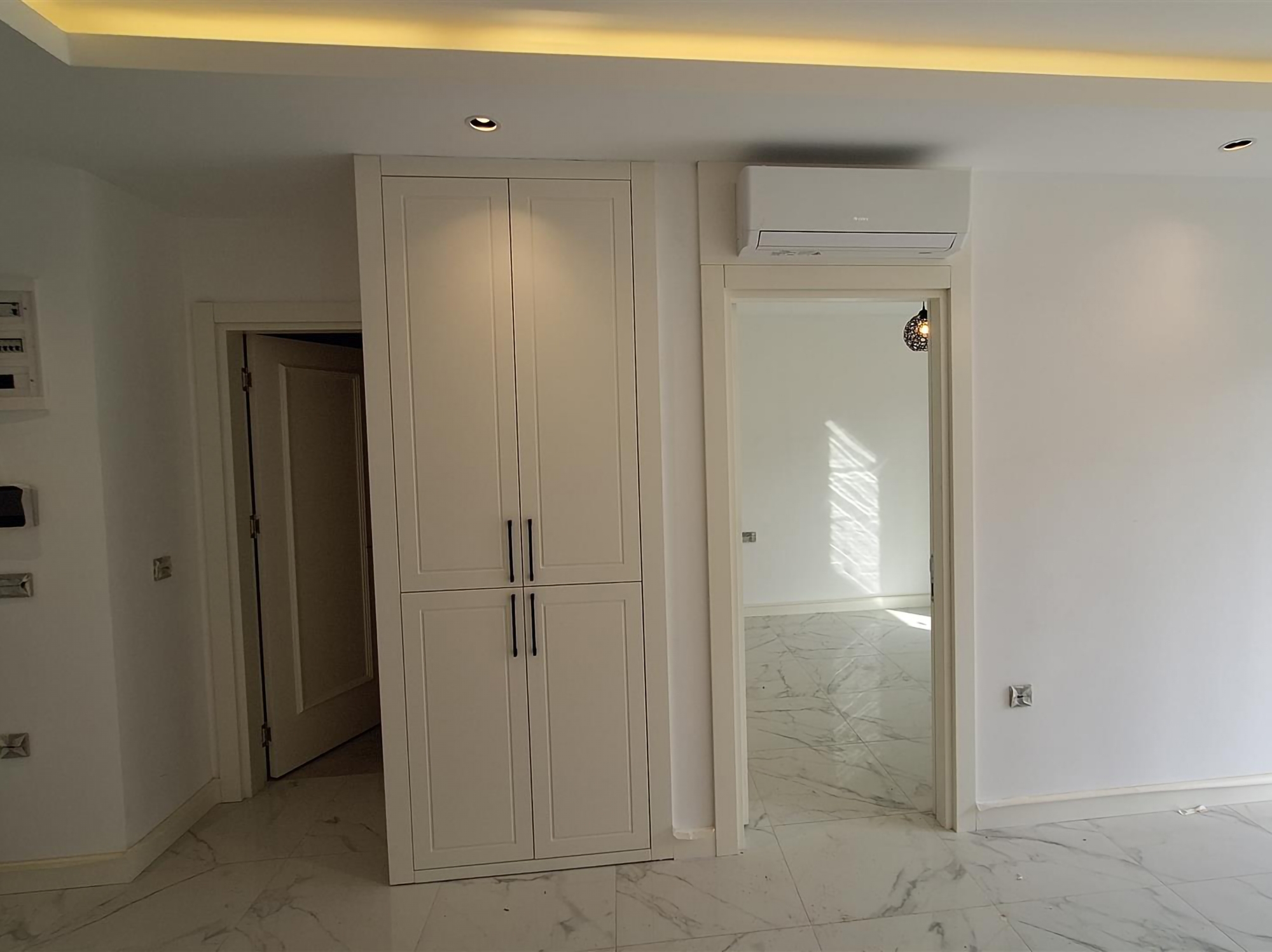 Luxury 1+1 Apartment with Sea and Mountain Views, Alanya Center