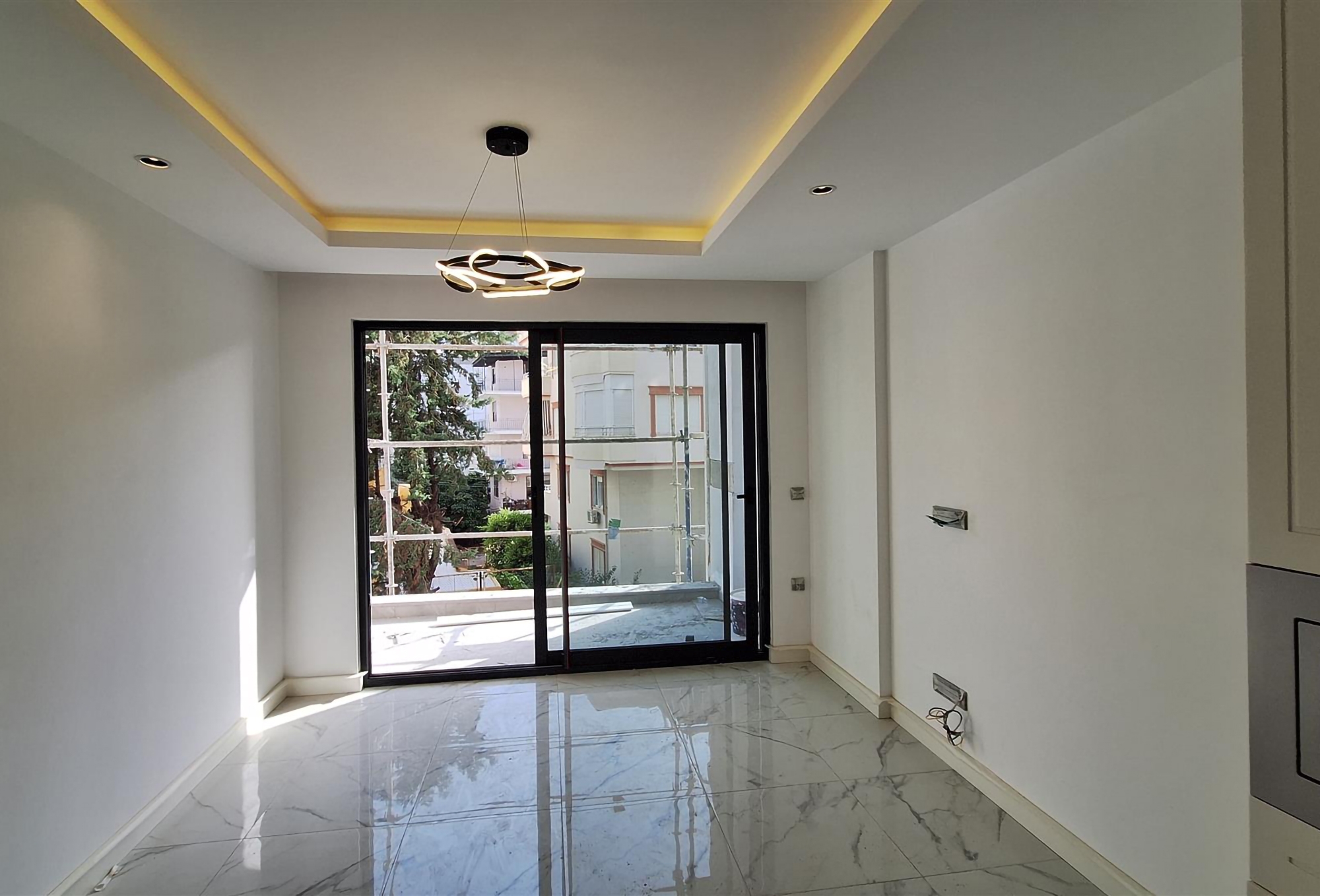 Luxury 1+1 Apartment with Sea and Mountain Views, Alanya Center