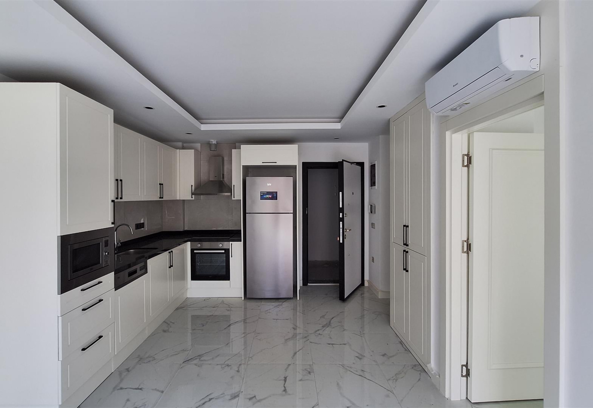 Luxury 1+1 Apartment with Sea and Mountain Views, Alanya Center