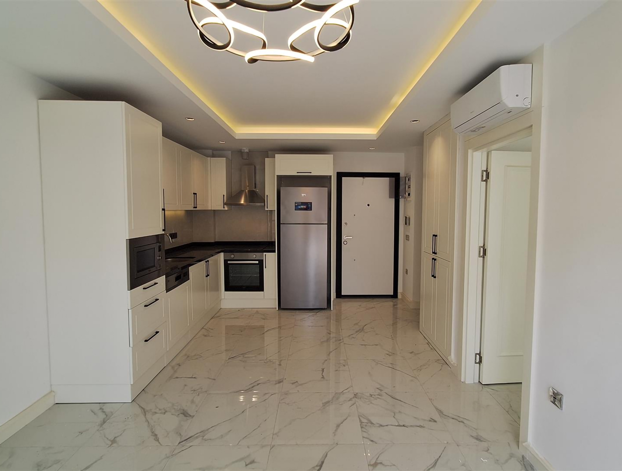 Luxury 1+1 Apartment with Sea and Mountain Views, Alanya Center