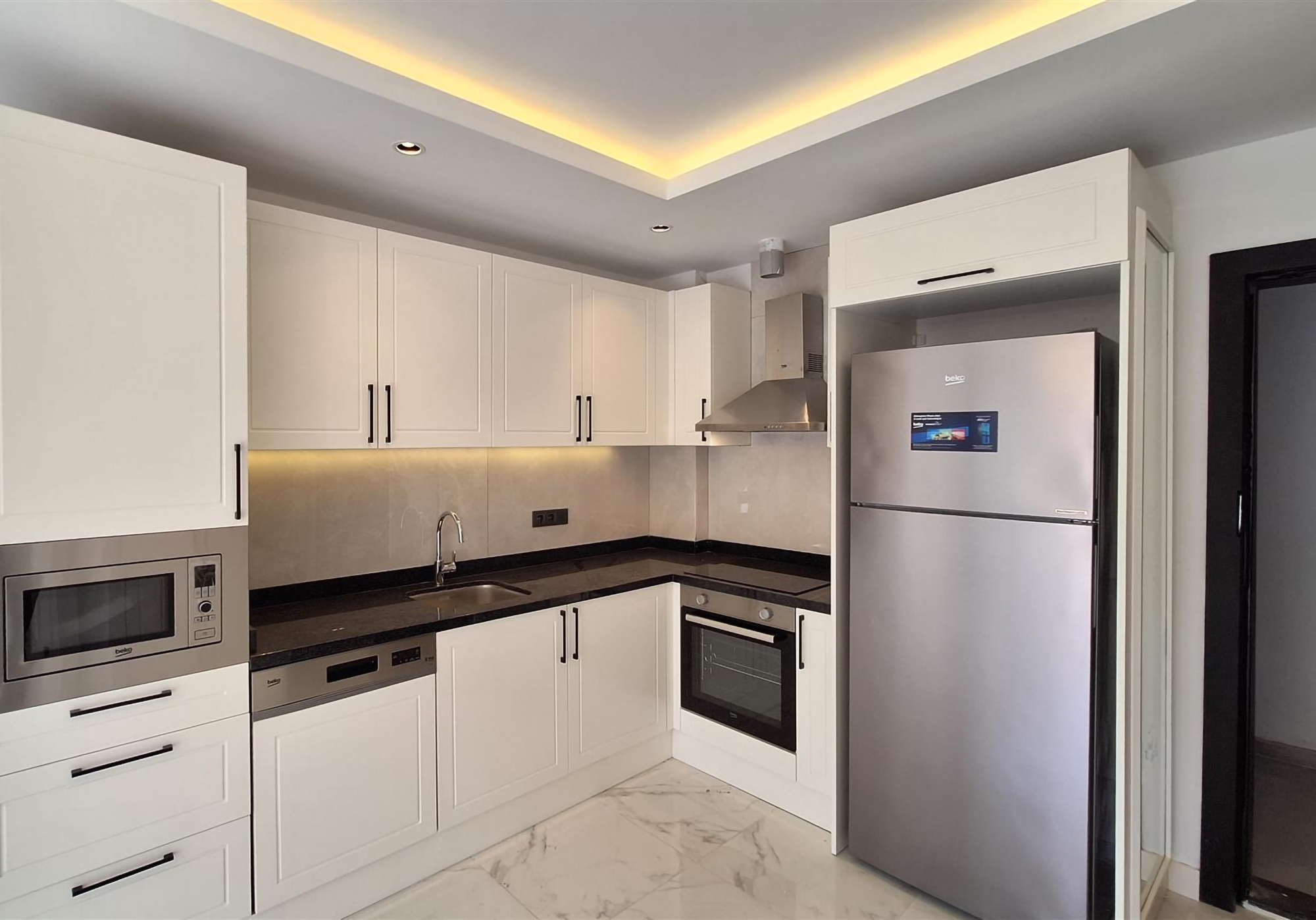 Luxury 1+1 Apartment with Sea and Mountain Views, Alanya Center