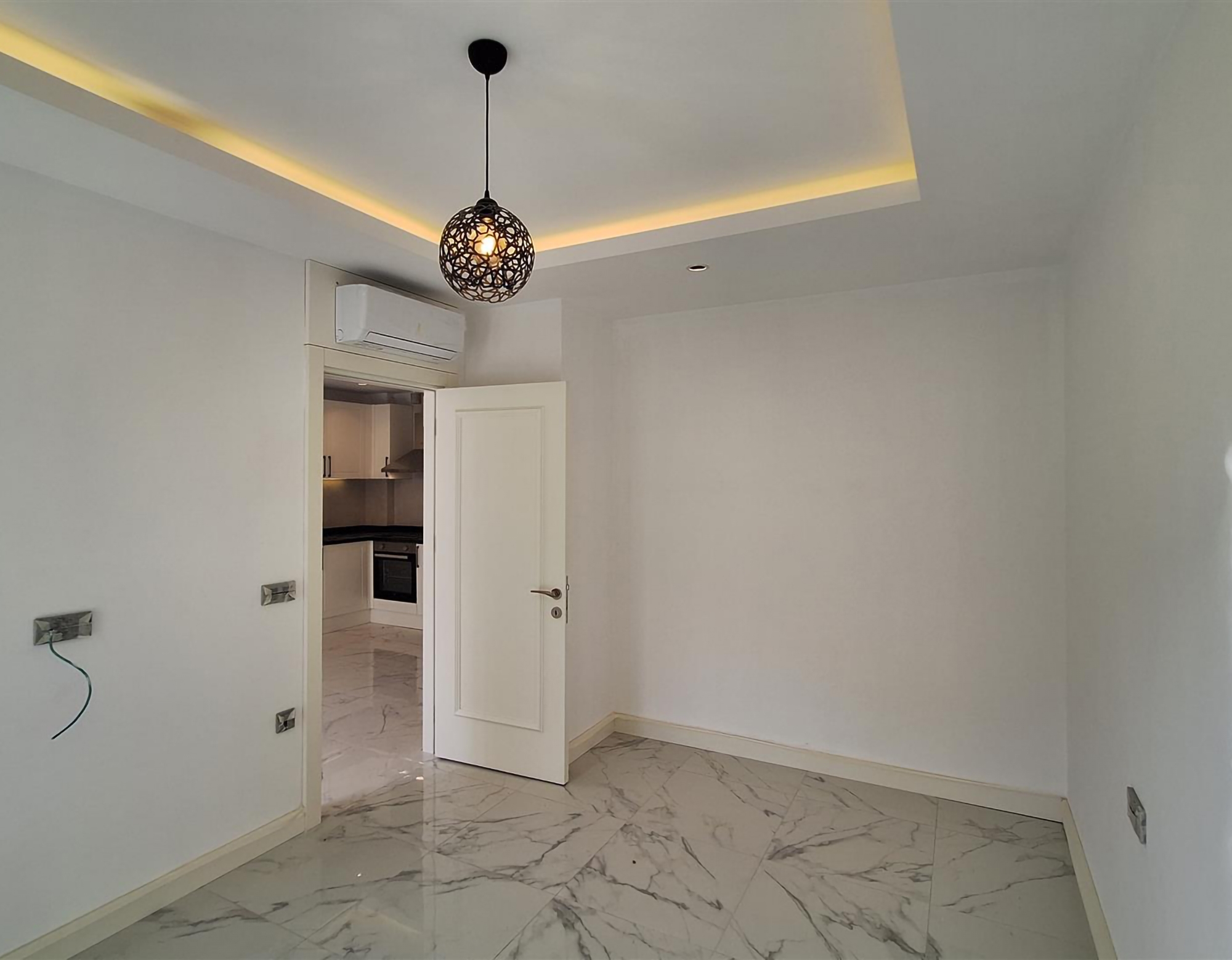 Luxury 1+1 Apartment with Sea and Mountain Views, Alanya Center