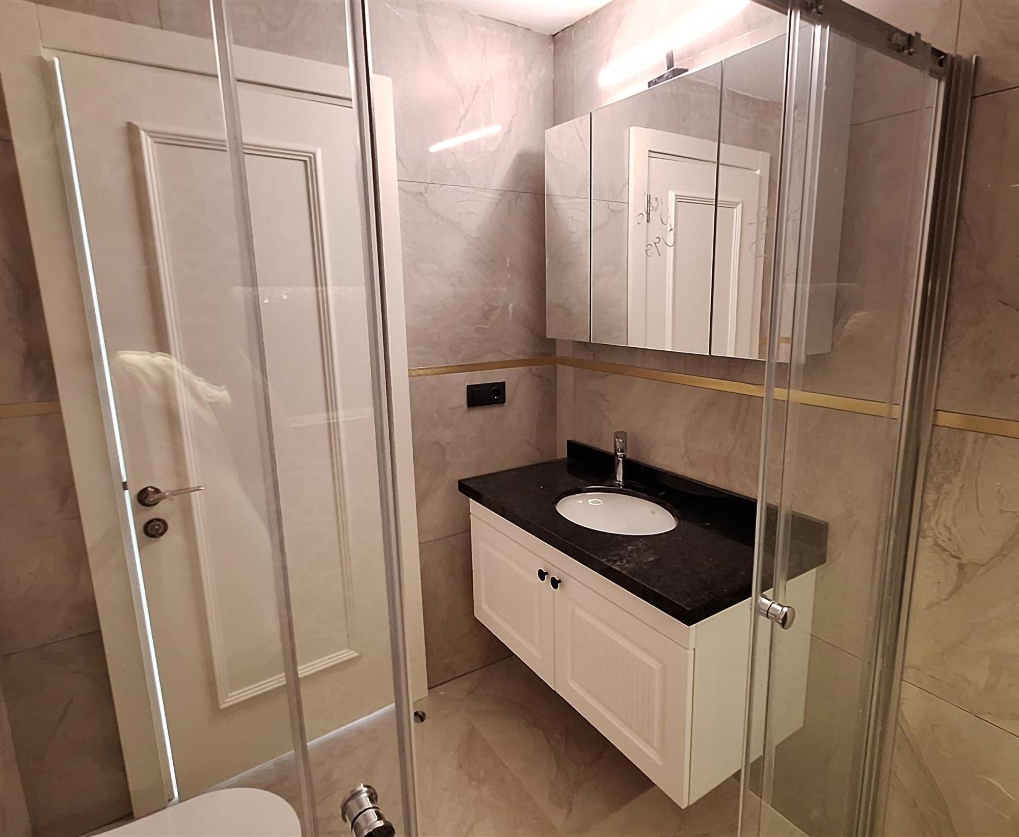 Luxury 1+1 Apartment with Sea and Mountain Views, Alanya Center