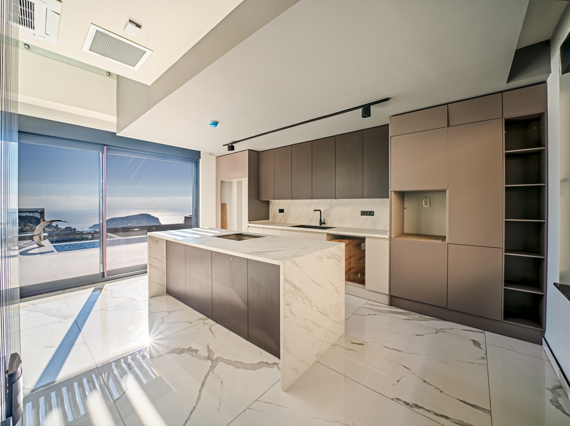Luxus 5+1 Villa mit atemberaubendem Blick in Alanya, Bektaş
