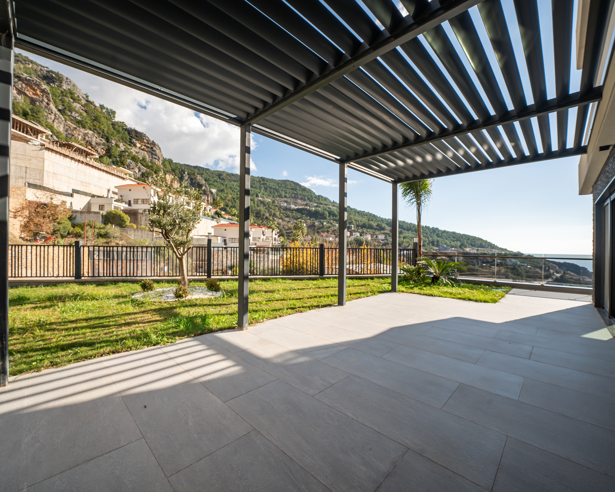 Luxus 5+1 Villa mit atemberaubendem Blick in Alanya, Bektaş