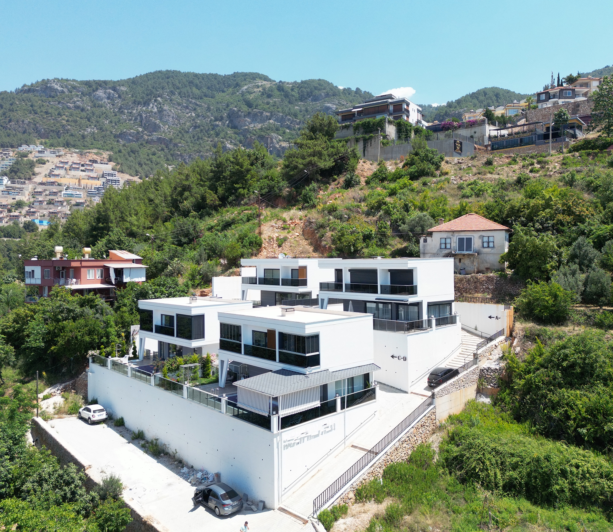 Luksus 3+1 Villa med Spektakulær Udsigt i Alanya, Bektas