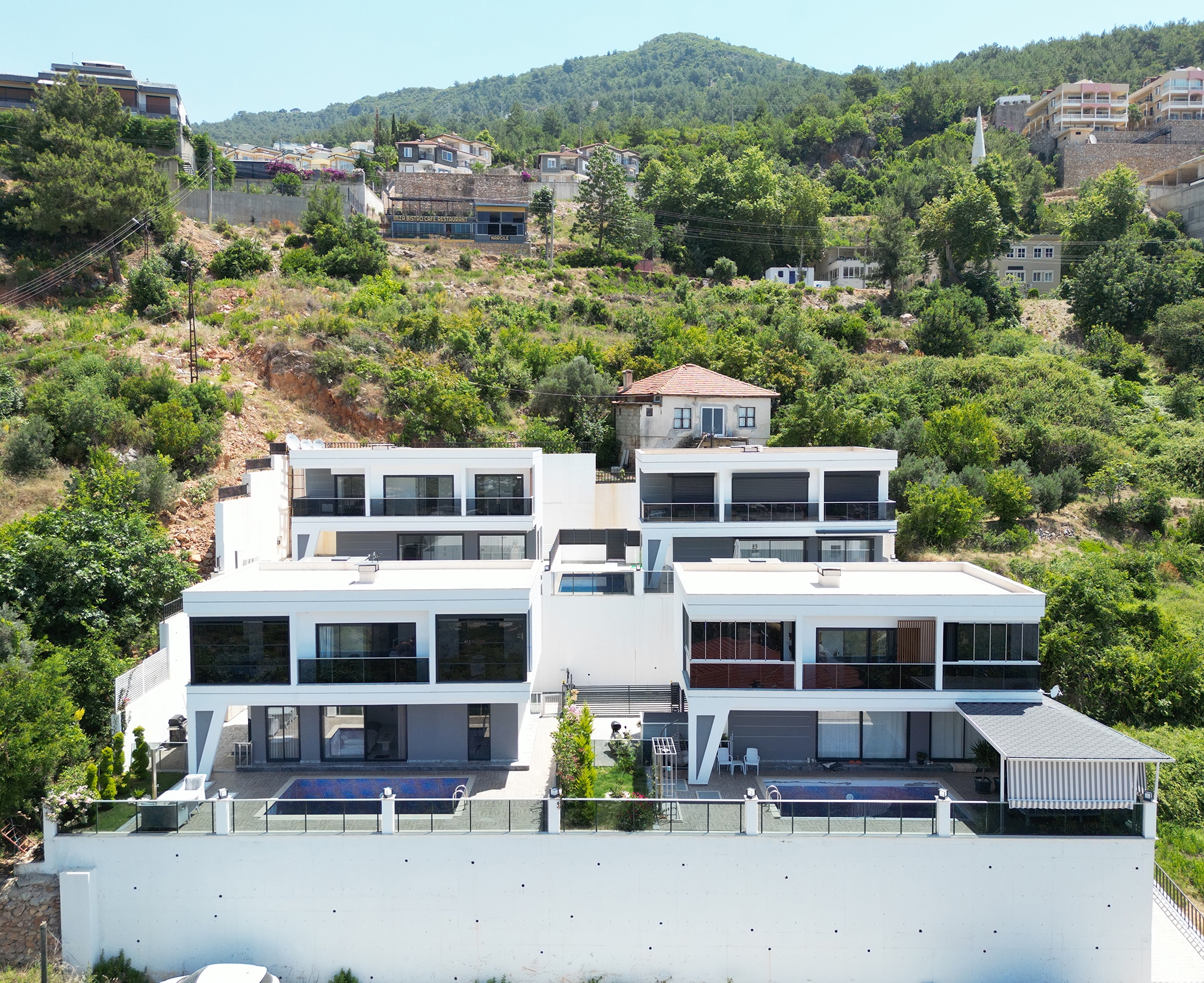 Luksus 3+1 Villa med Spektakulær Udsigt i Alanya, Bektas