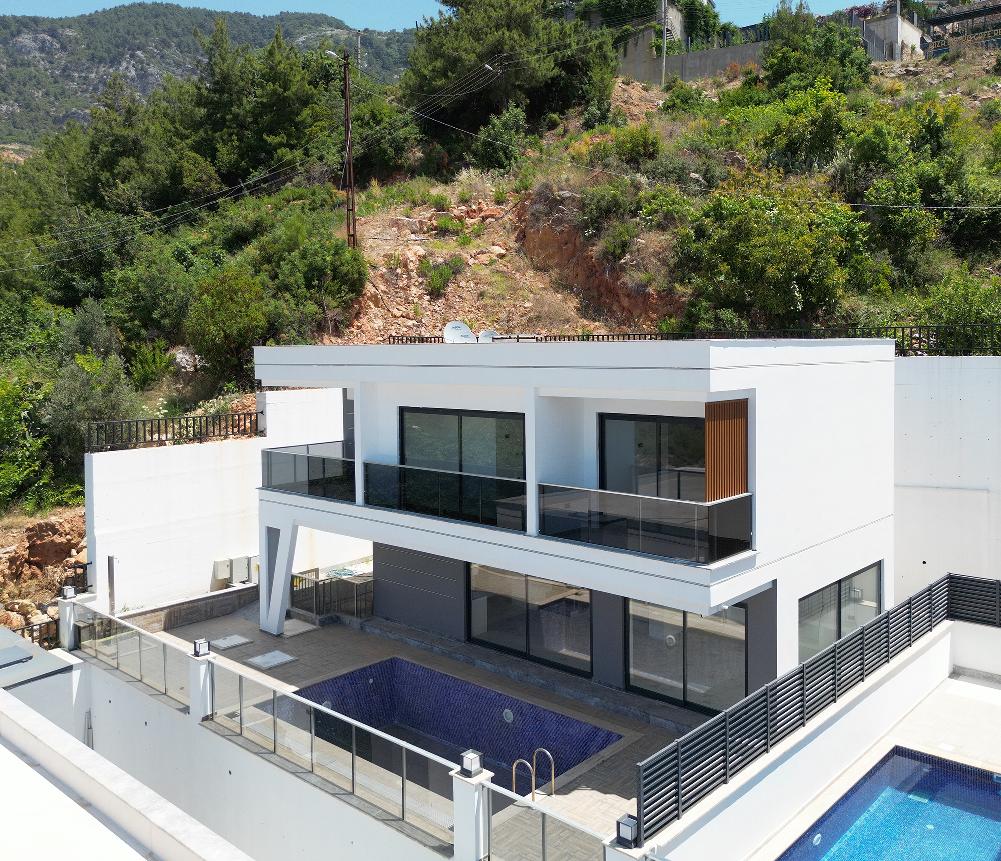 Luksus 3+1 Villa med Spektakulær Udsigt i Alanya, Bektas