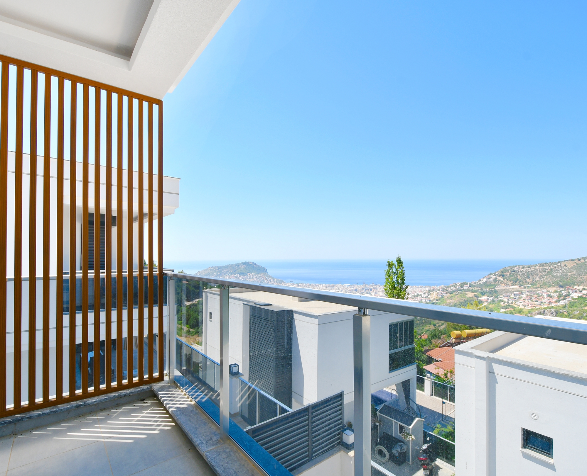 Luksus 3+1 Villa med Spektakulær Udsigt i Alanya, Bektas