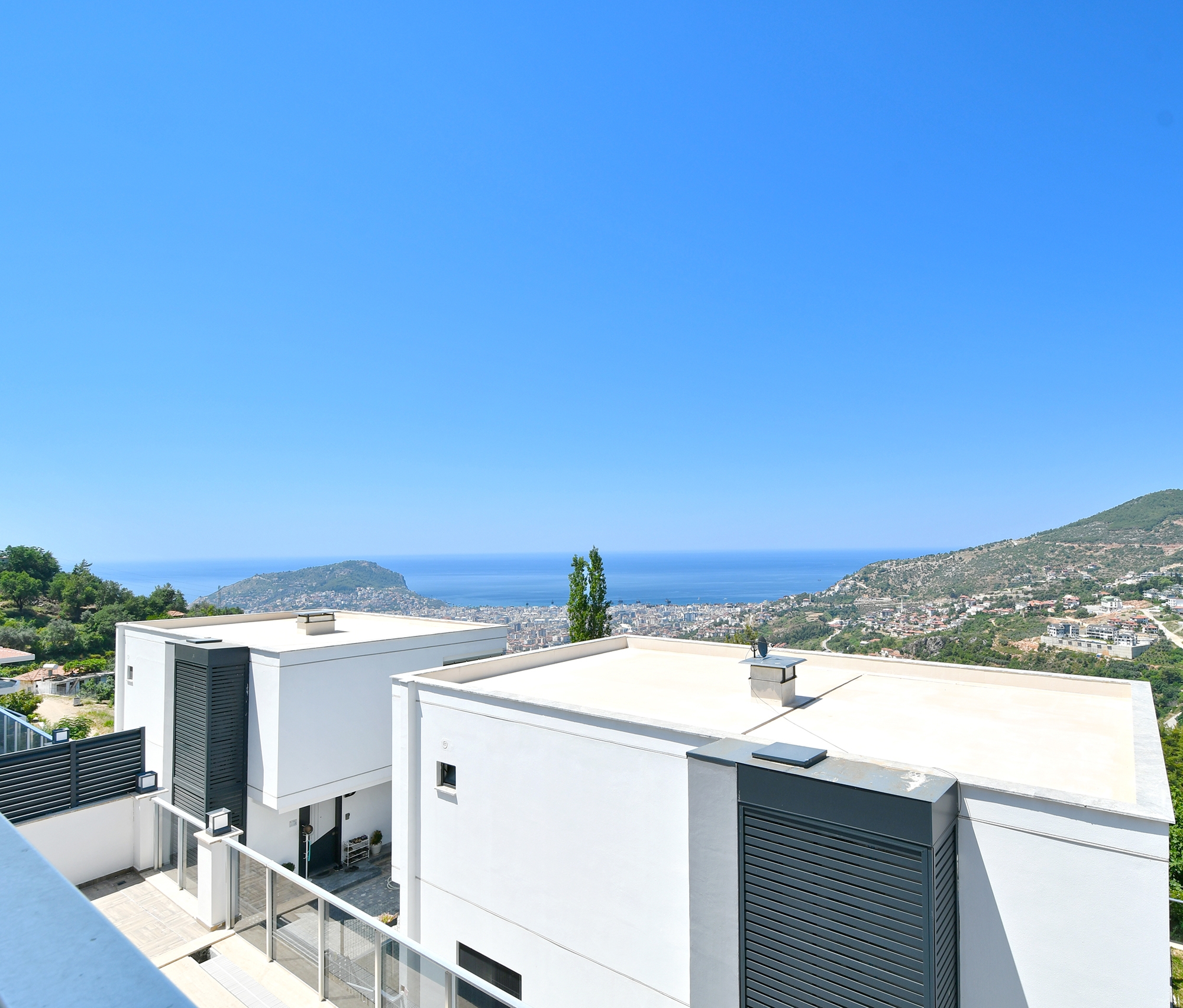Luksus 3+1 Villa med Spektakulær Udsigt i Alanya, Bektas