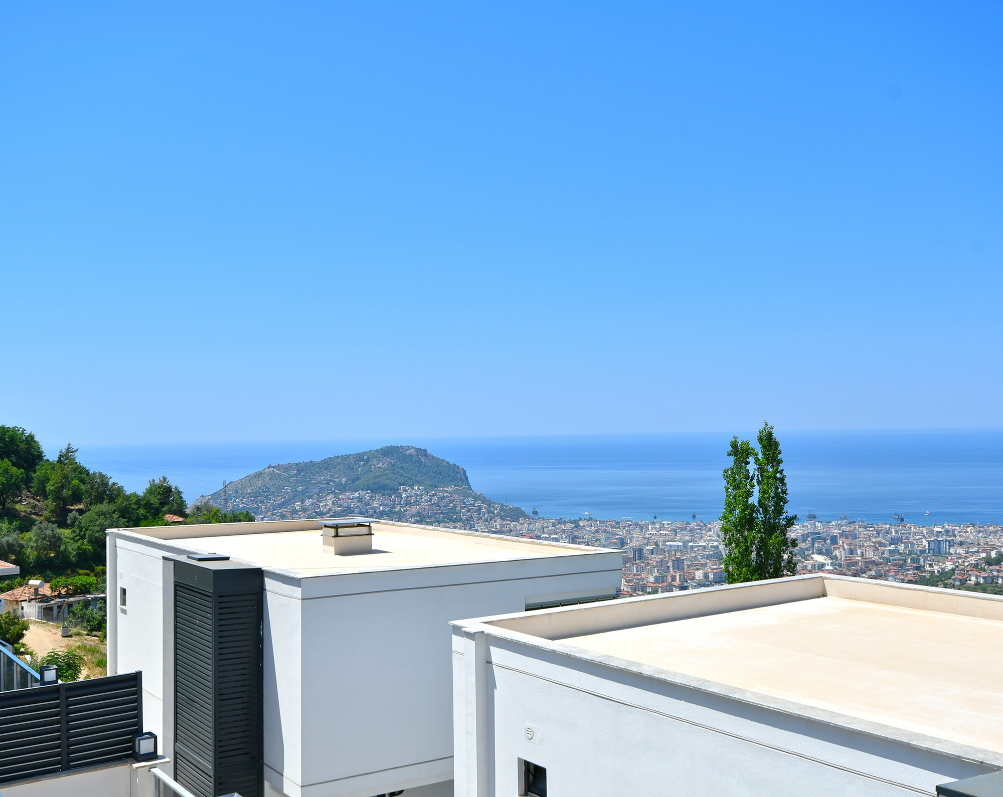Luksus 3+1 Villa med Spektakulær Udsigt i Alanya, Bektas
