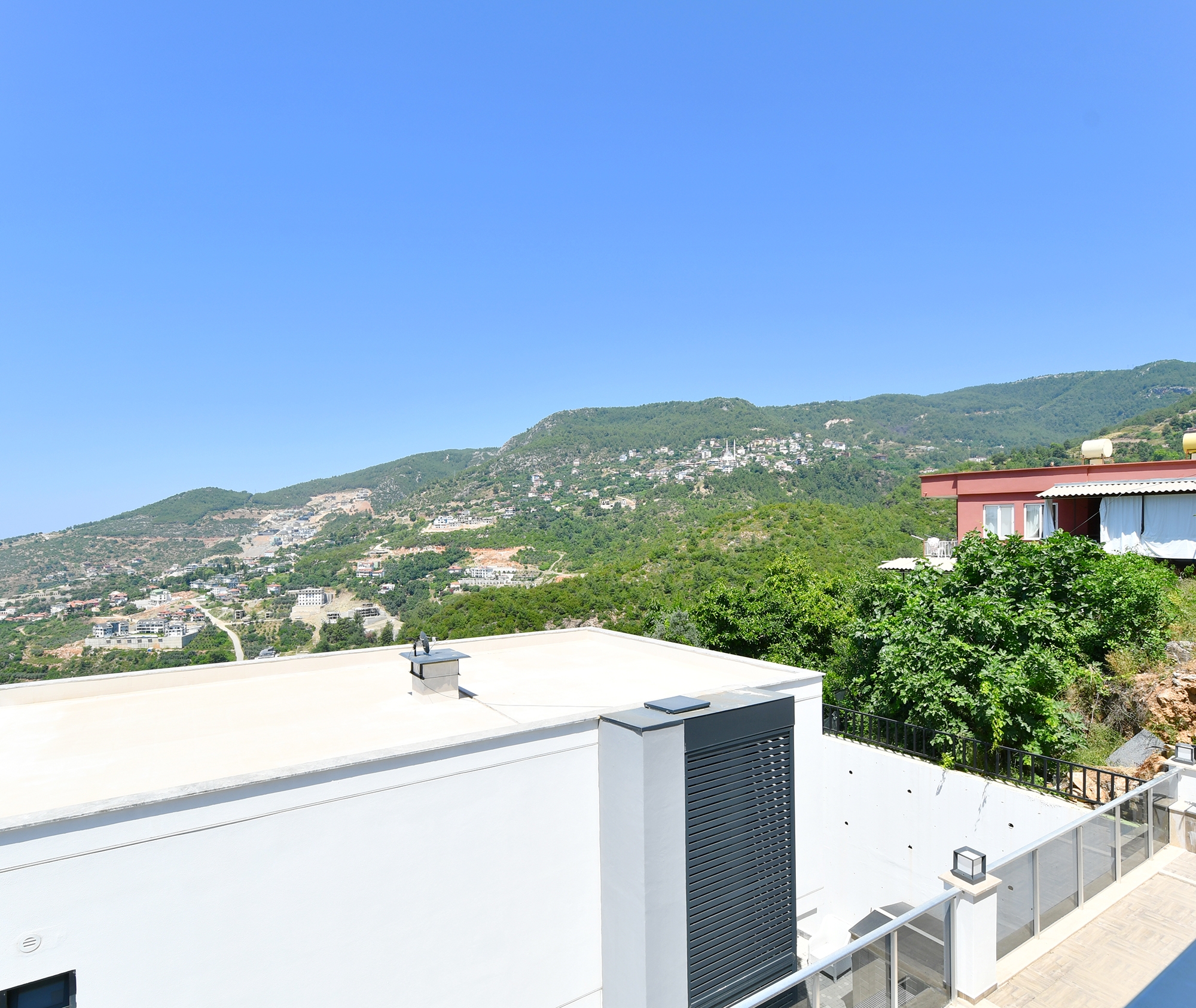 Luksus 3+1 Villa med Spektakulær Udsigt i Alanya, Bektas