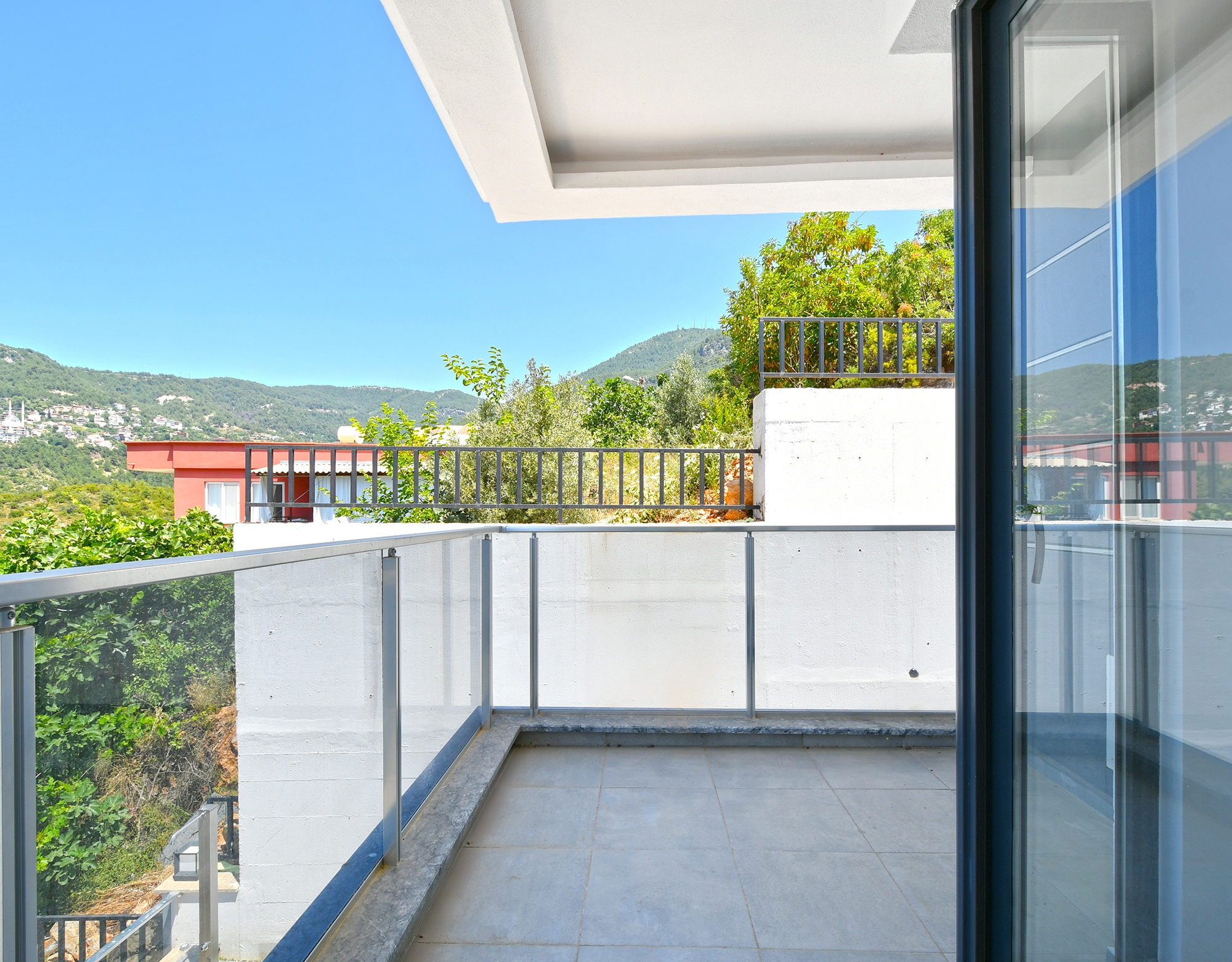 Luksus 3+1 Villa med Spektakulær Udsigt i Alanya, Bektas