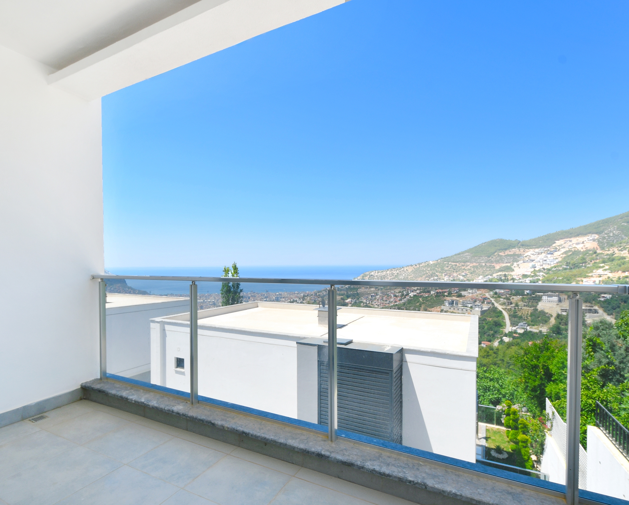 Luksus 3+1 Villa med Spektakulær Udsigt i Alanya, Bektas