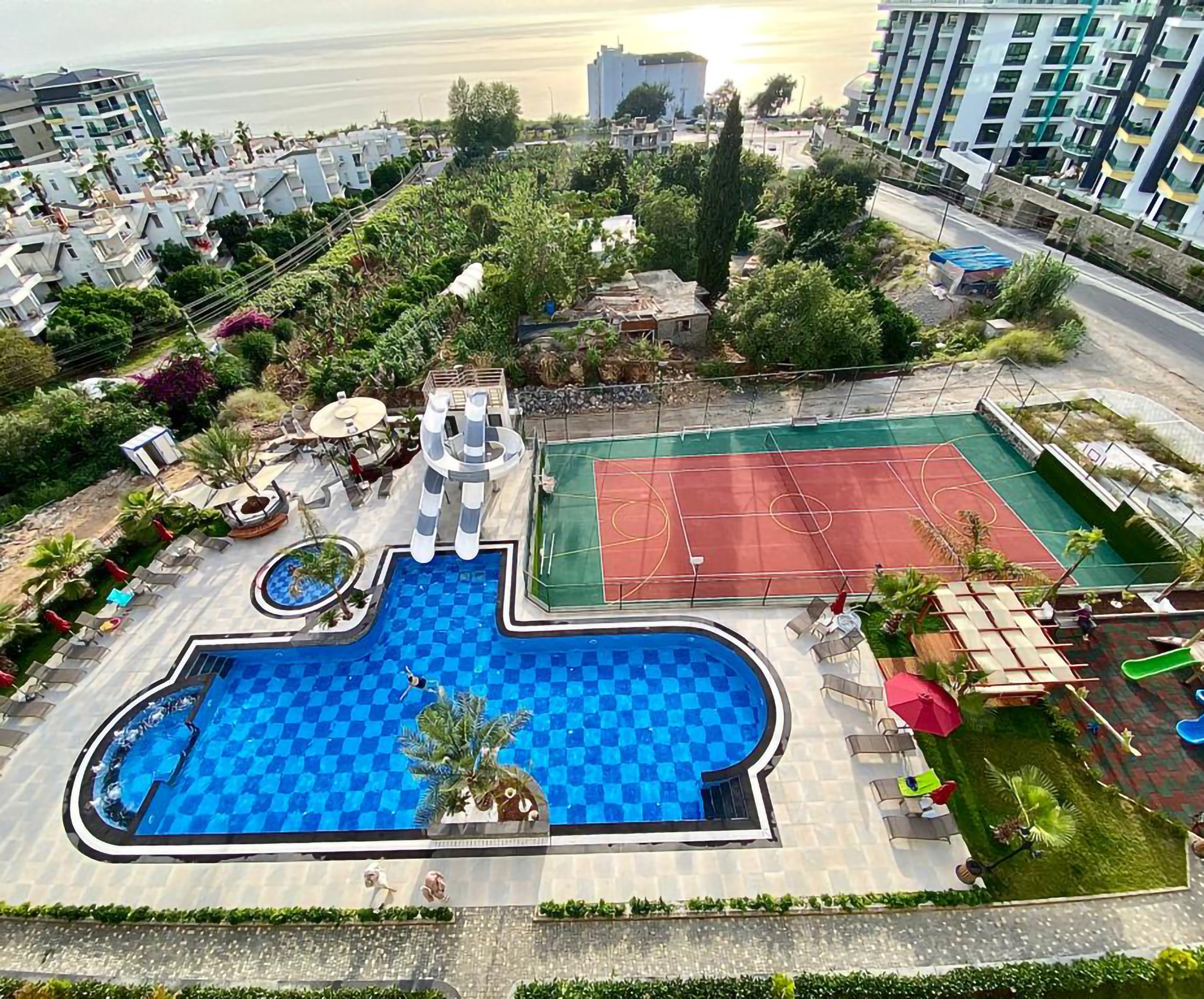 Luksus 2+1 Lejlighed med Hav- og Bjergudsigt i Kargicak, Alanya