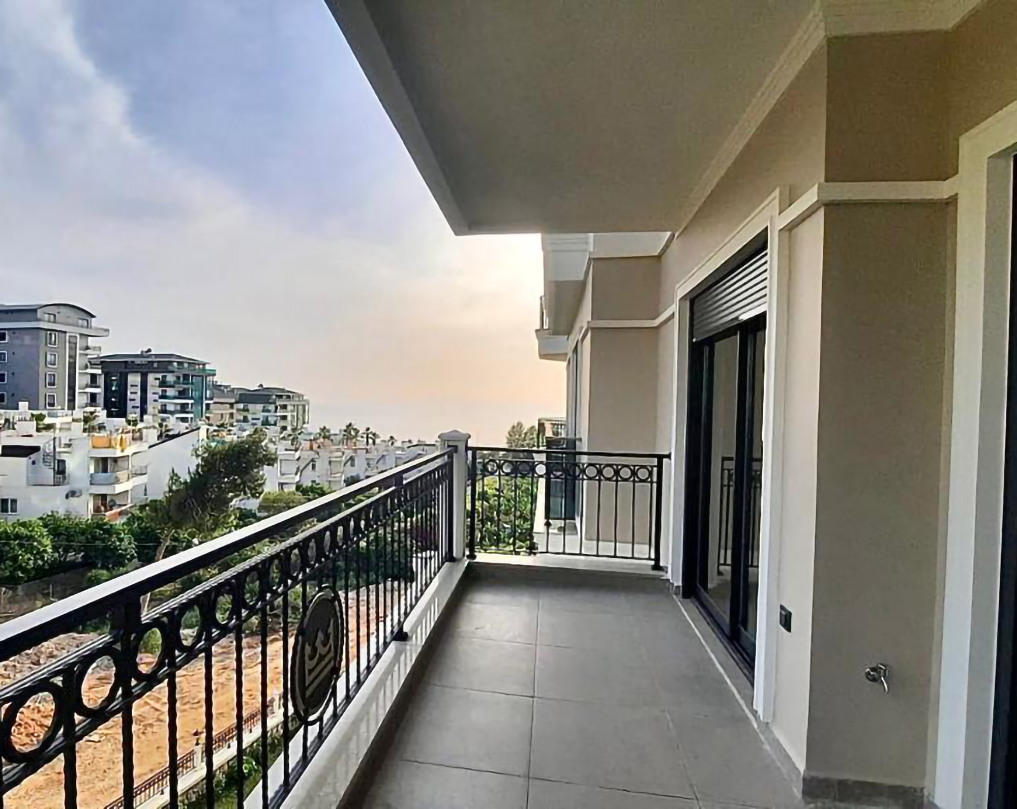 Luksus 2+1 Lejlighed med Hav- og Bjergudsigt i Kargicak, Alanya