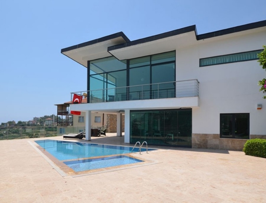 Massively furnished villa for sale in Alanya