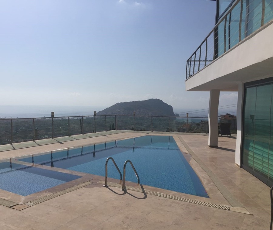 Massively furnished villa for sale in Alanya
