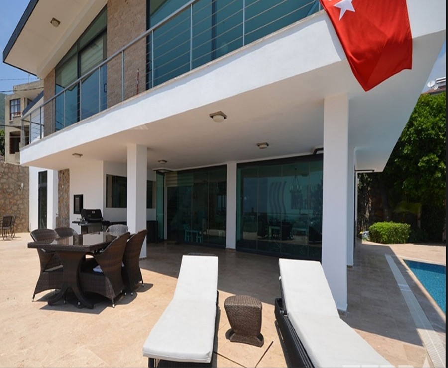 Massively furnished villa for sale in Alanya