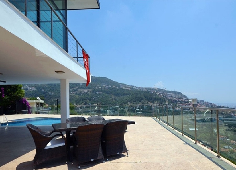 Massively furnished villa for sale in Alanya