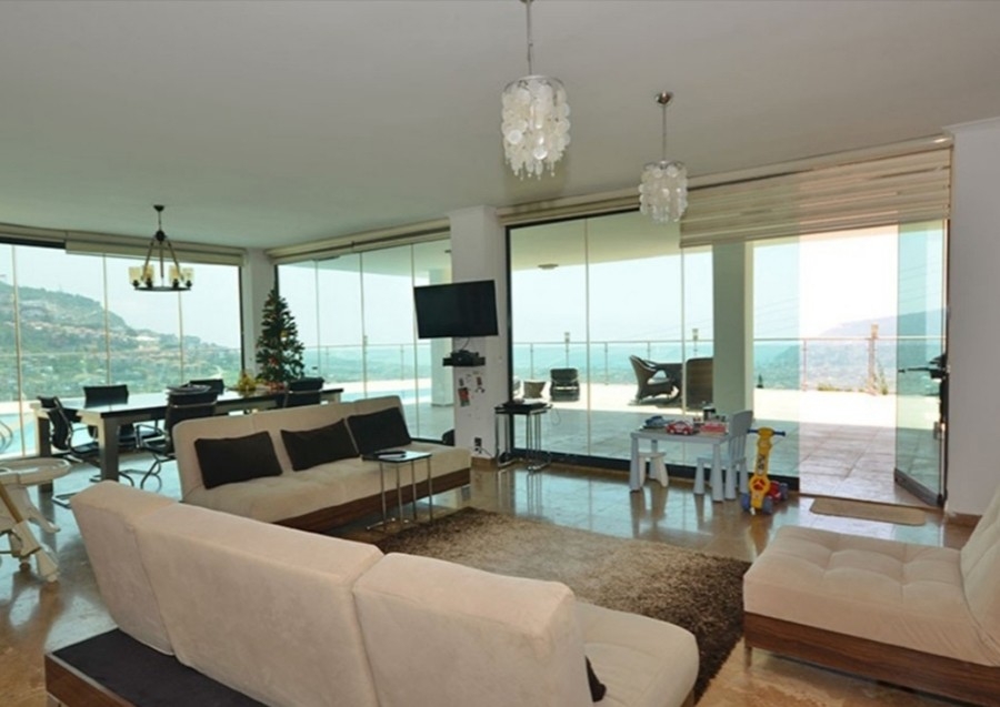 Massively furnished villa for sale in Alanya