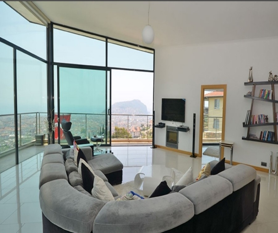 Massively furnished villa for sale in Alanya