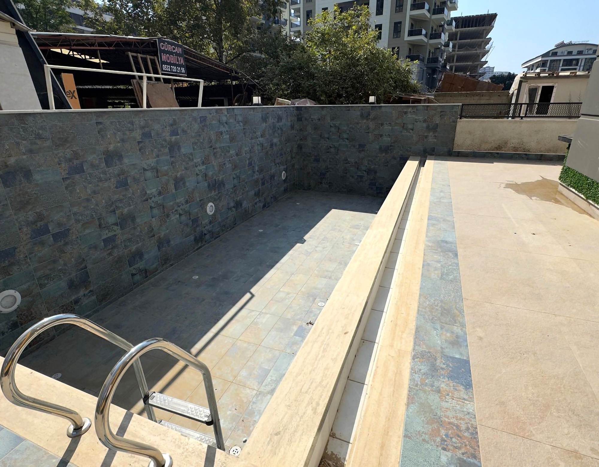 Luxury 1+1 Apartment with Mountain View in Mahmutlar