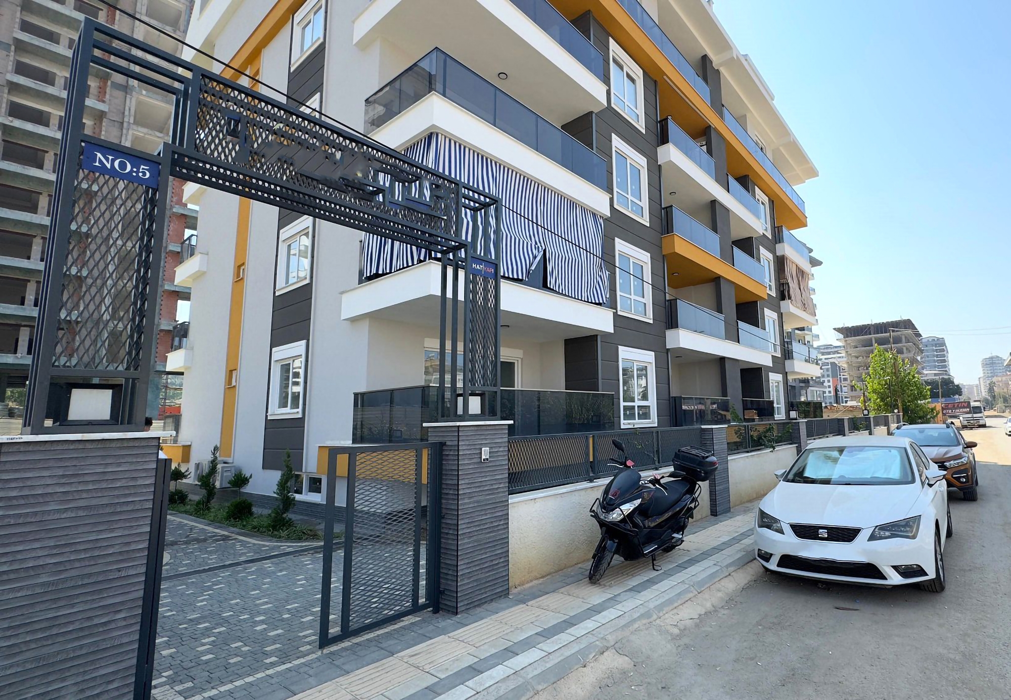 Luxury 1+1 Apartment with Mountain View in Mahmutlar