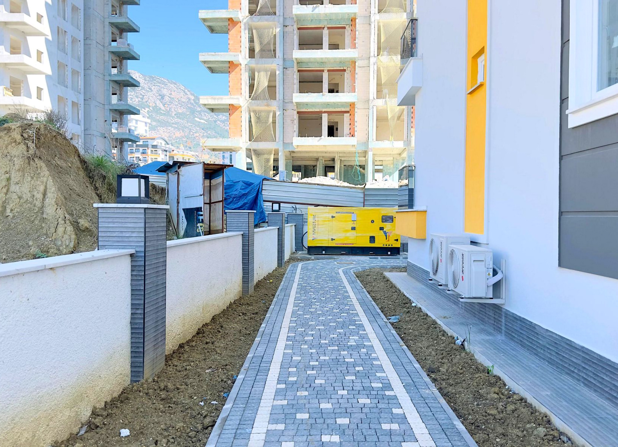 Luxury 1+1 Apartment with Mountain View in Mahmutlar