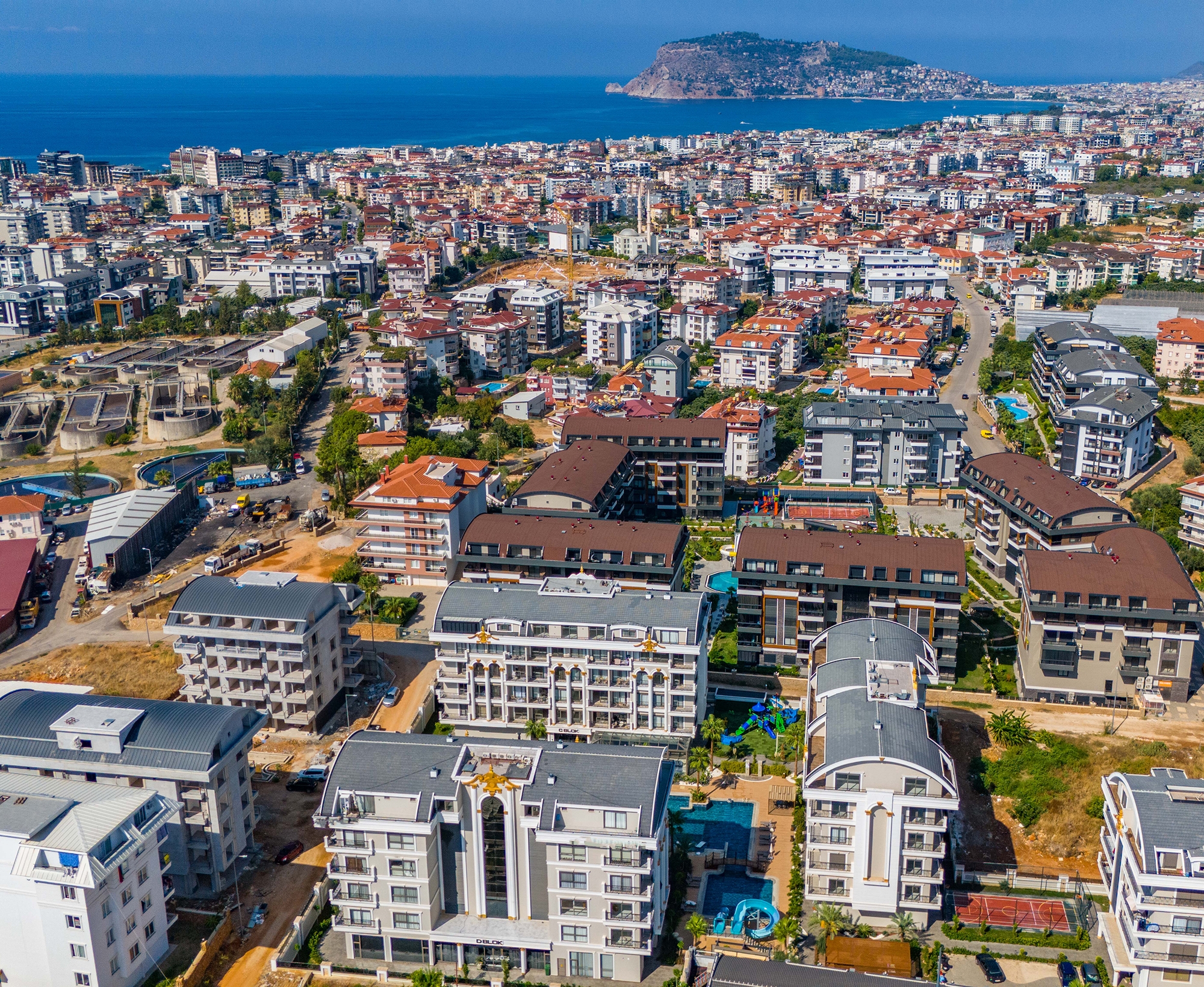 Castle & Mountain View 1+1 Apartment in Alanya, Oba