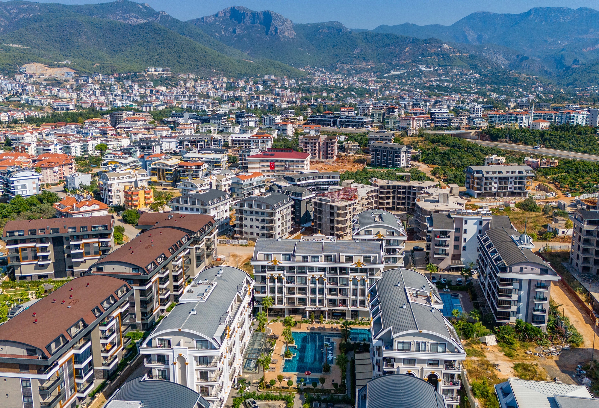 Castle & Mountain View 1+1 Apartment in Alanya, Oba
