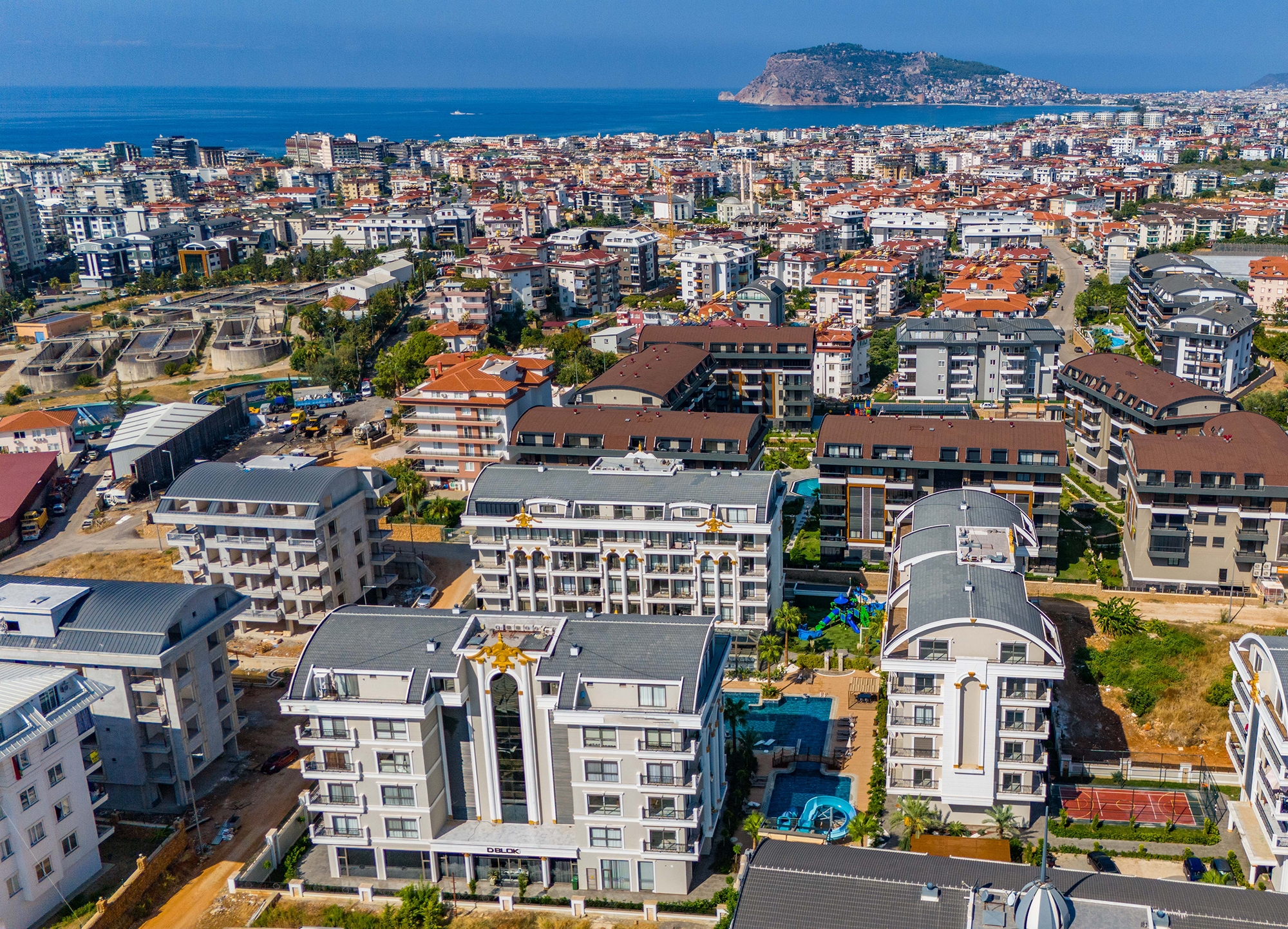 Castle & Mountain View 1+1 Apartment in Alanya, Oba