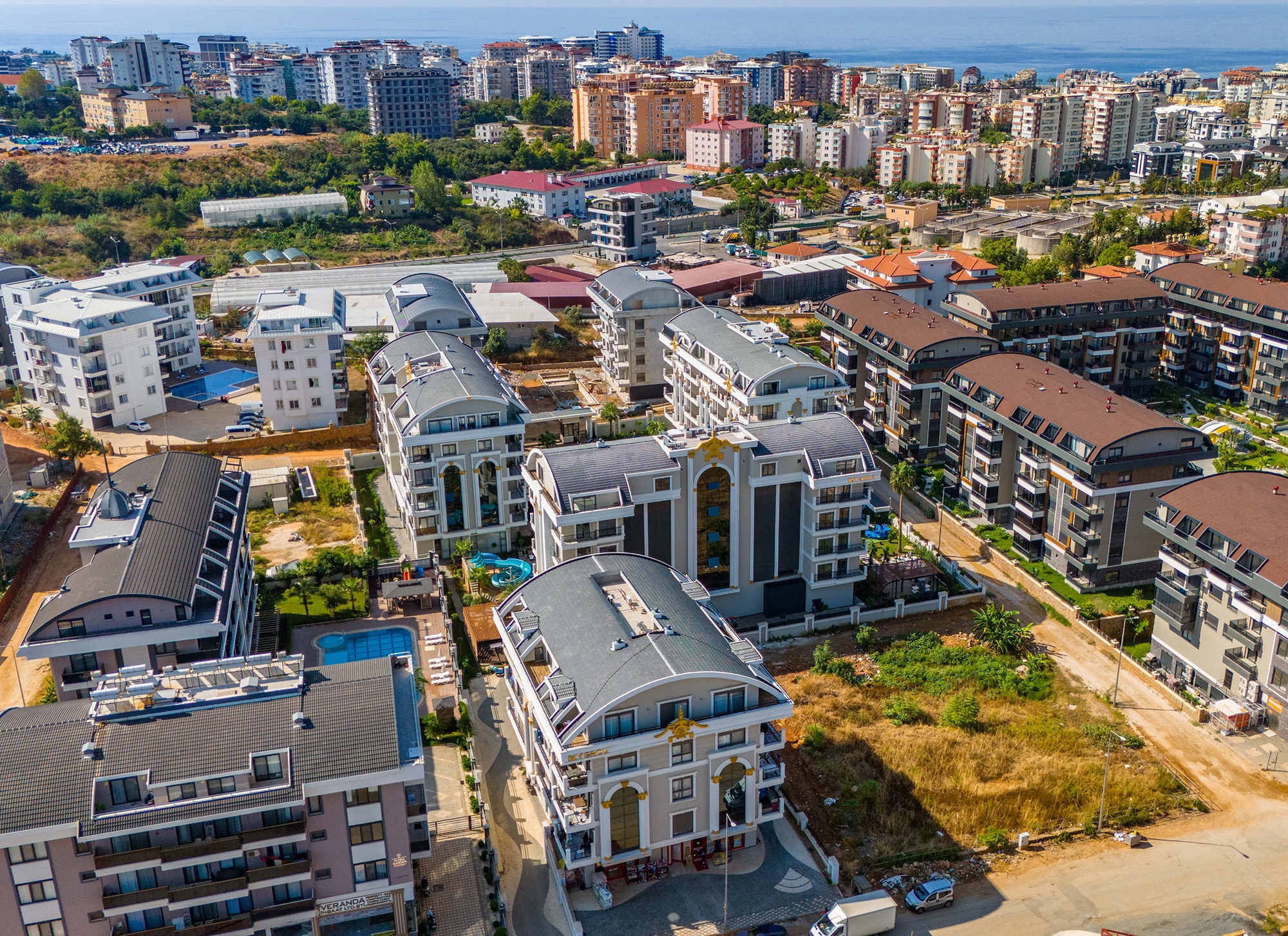 Castle & Mountain View 1+1 Apartment in Alanya, Oba