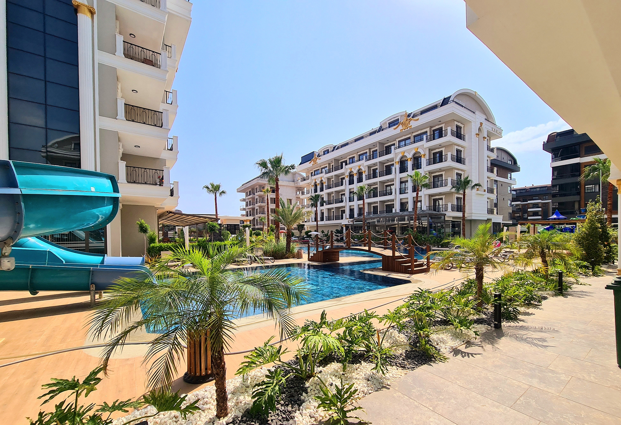 Castle & Mountain View 1+1 Apartment in Alanya, Oba