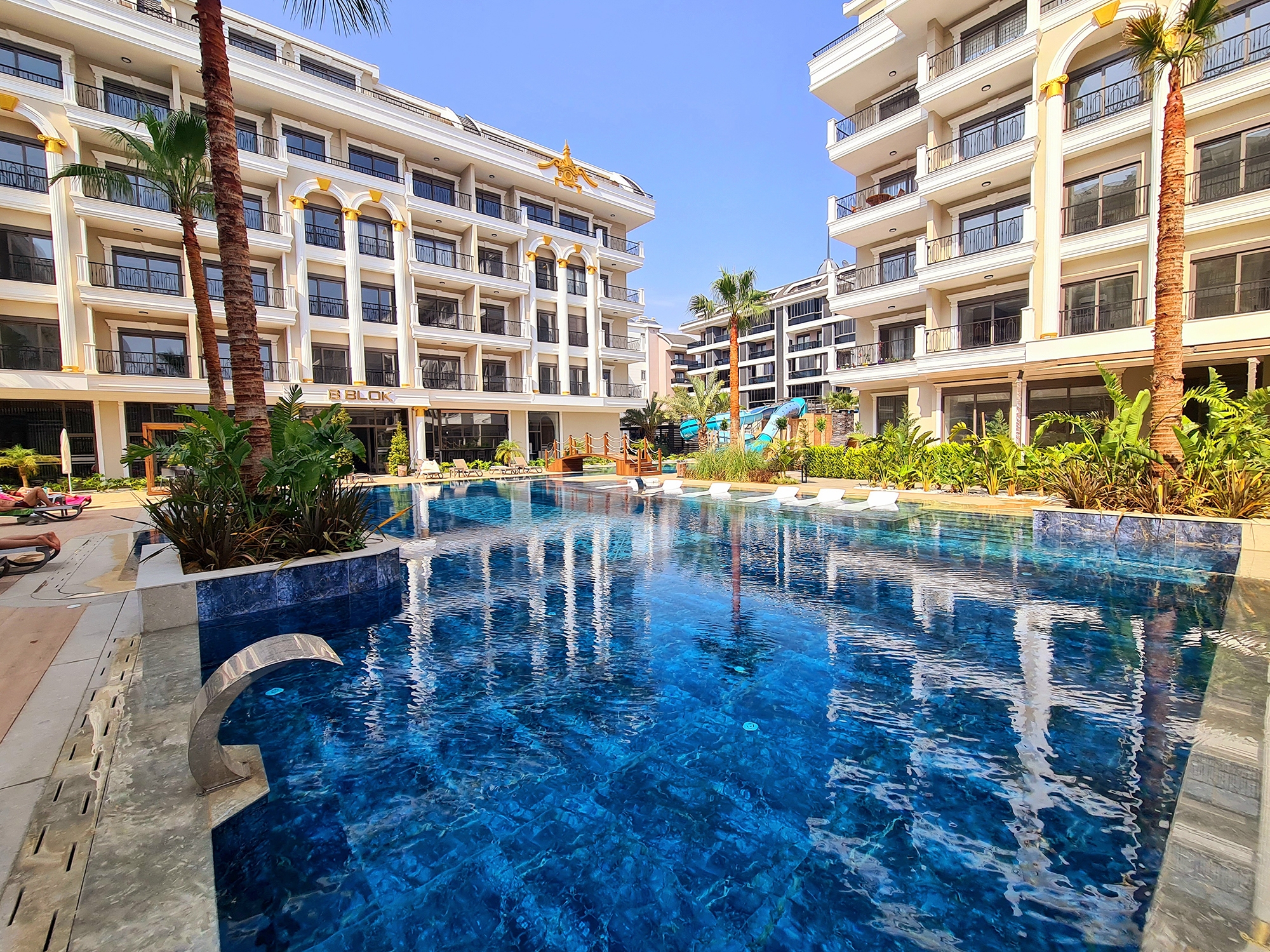 Castle & Mountain View 1+1 Apartment in Alanya, Oba