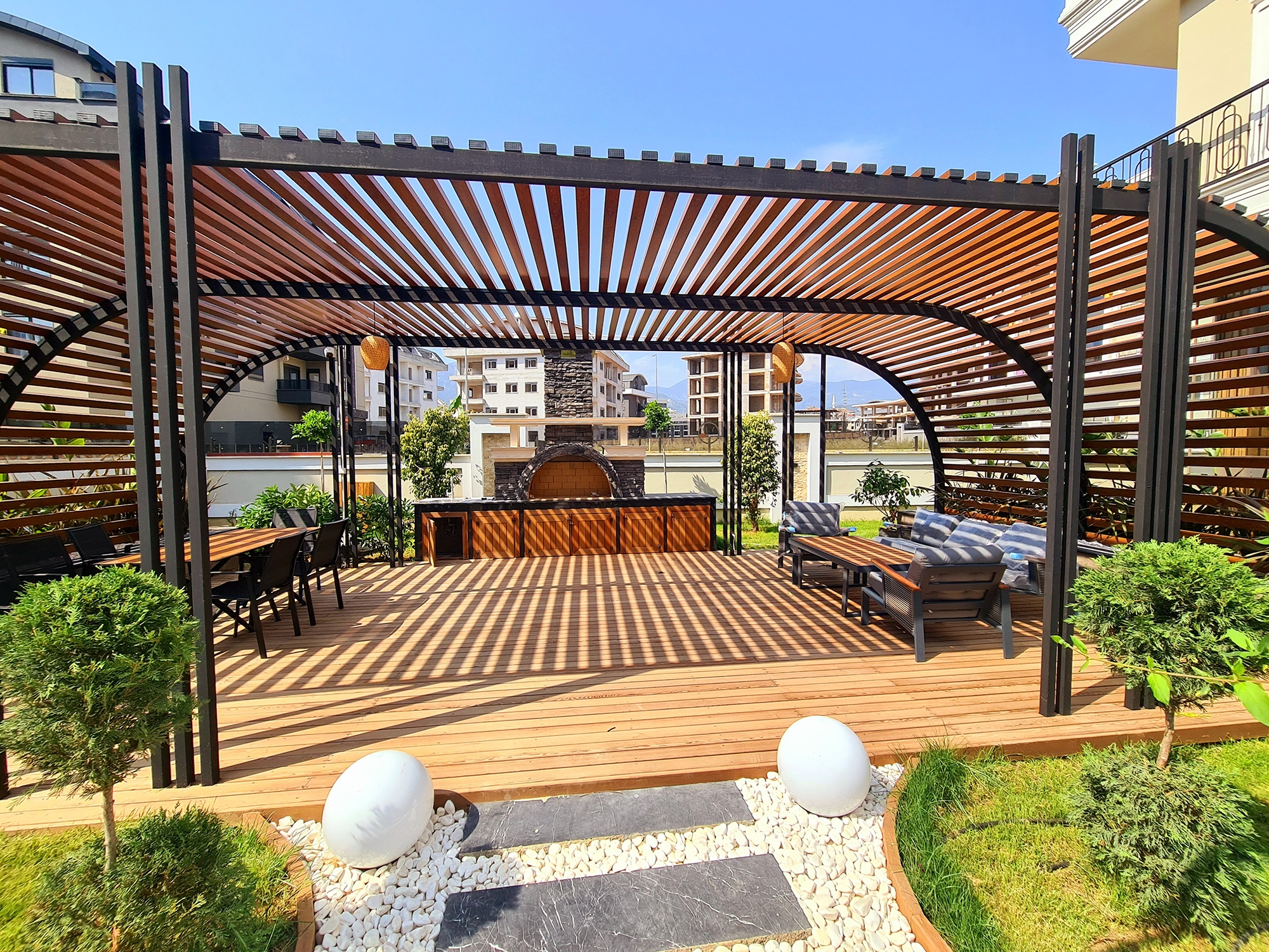 Castle & Mountain View 1+1 Apartment in Alanya, Oba