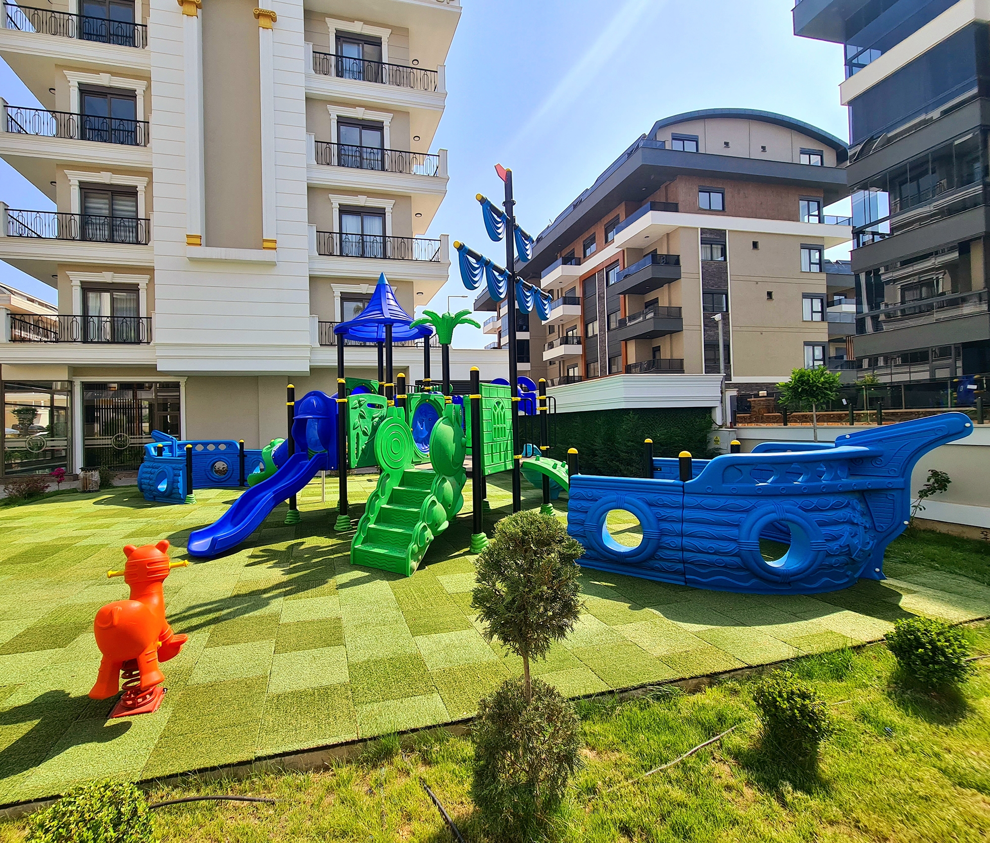 Castle & Mountain View 1+1 Apartment in Alanya, Oba