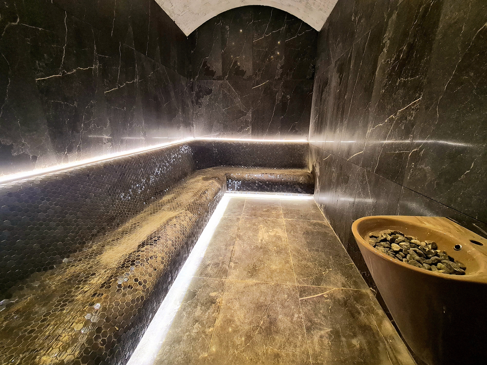 Castle & Mountain View 1+1 Apartment in Alanya, Oba
