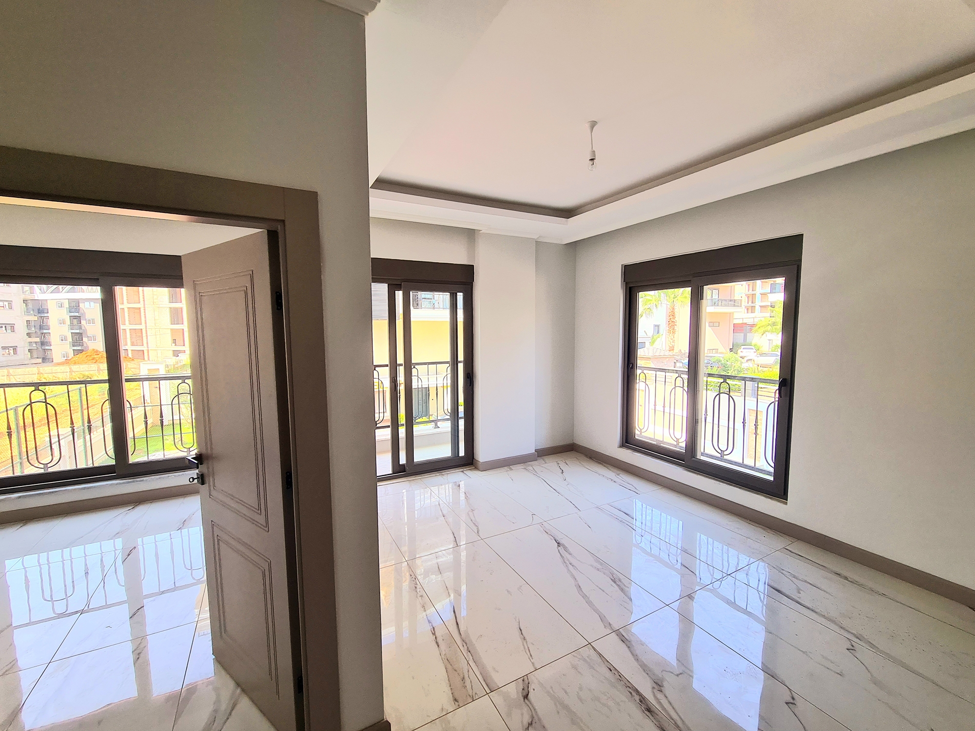 Castle & Mountain View 1+1 Apartment in Alanya, Oba