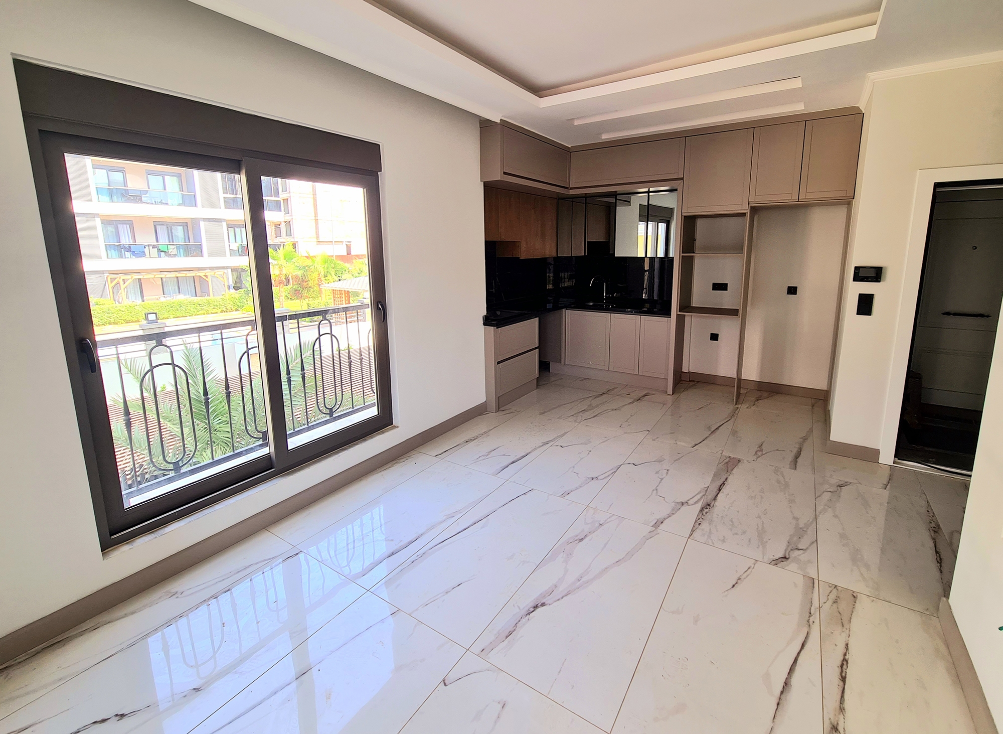 Castle & Mountain View 1+1 Apartment in Alanya, Oba