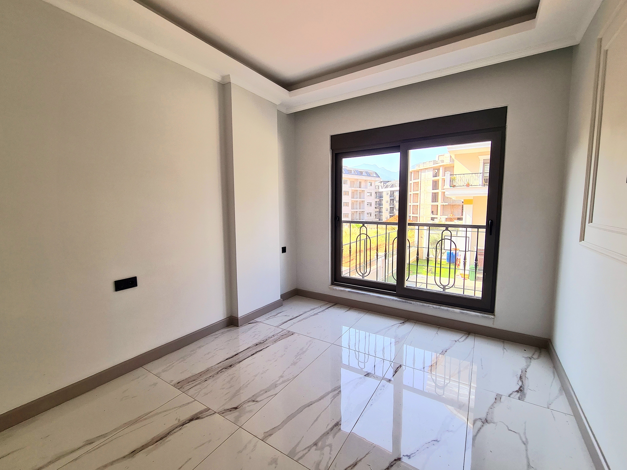 Castle & Mountain View 1+1 Apartment in Alanya, Oba