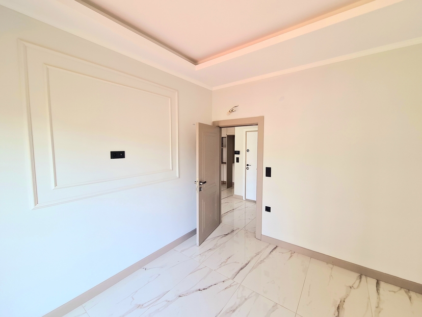 Castle & Mountain View 1+1 Apartment in Alanya, Oba