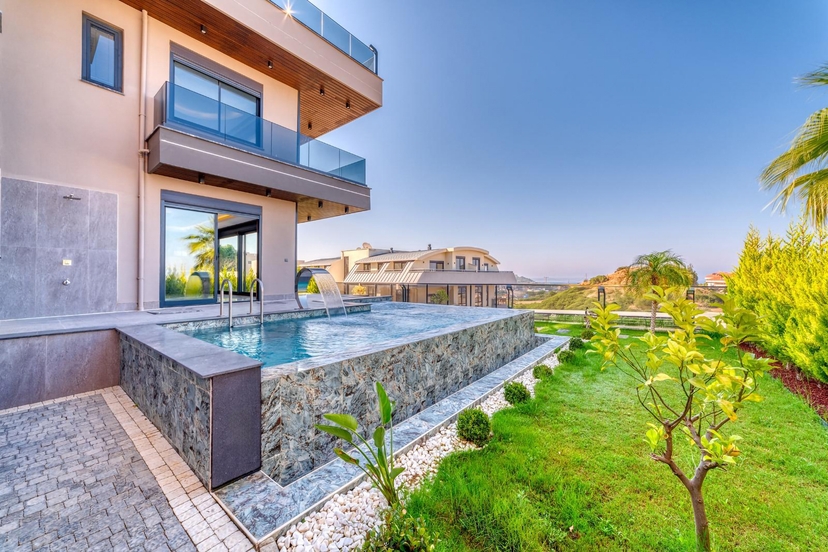 Luksuriøs 4+1 Villa med Fantastisk Udsigt, Alanya - Kargicak