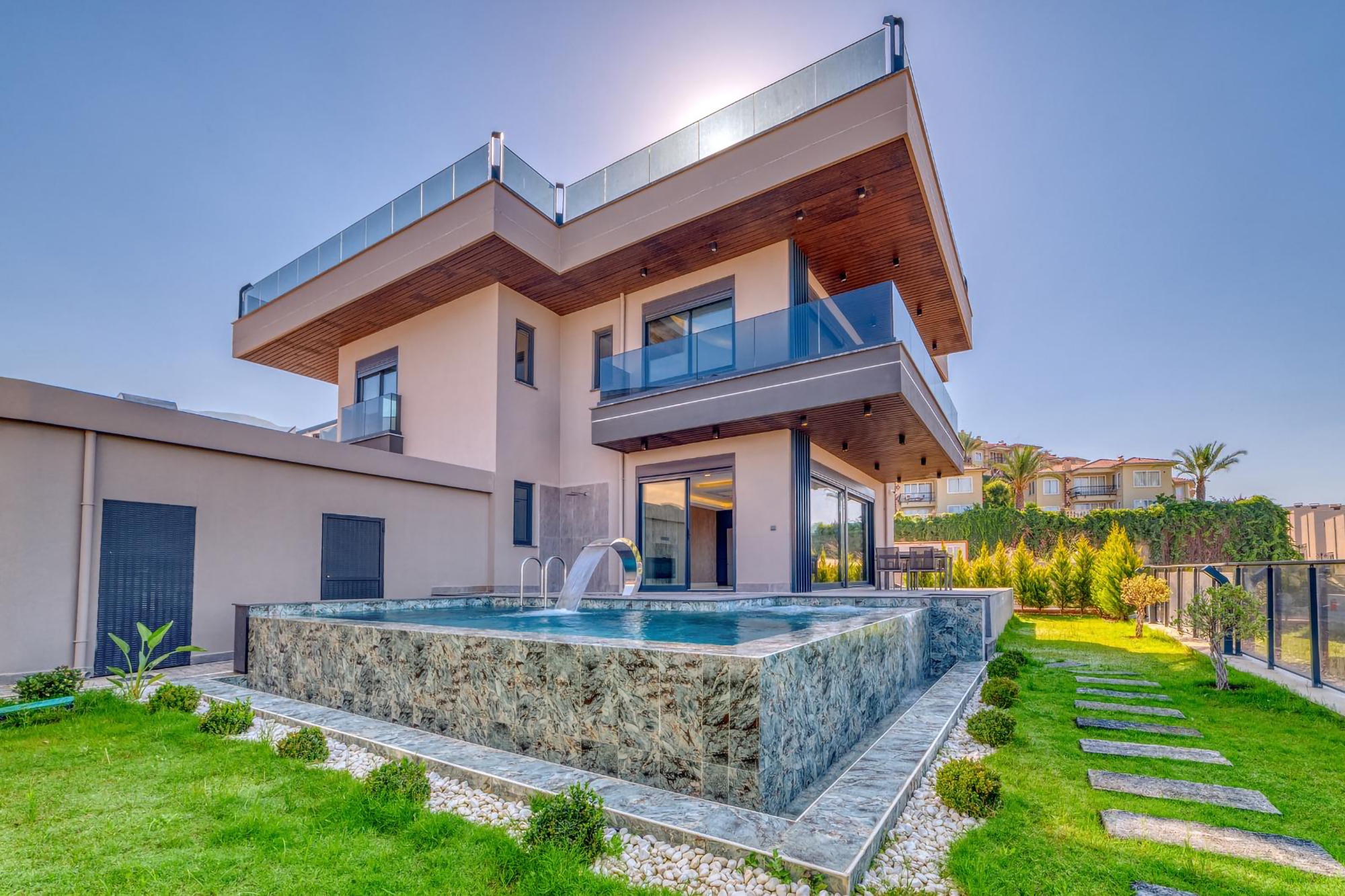 Luksuriøs 4+1 Villa med Fantastisk Udsigt, Alanya - Kargicak