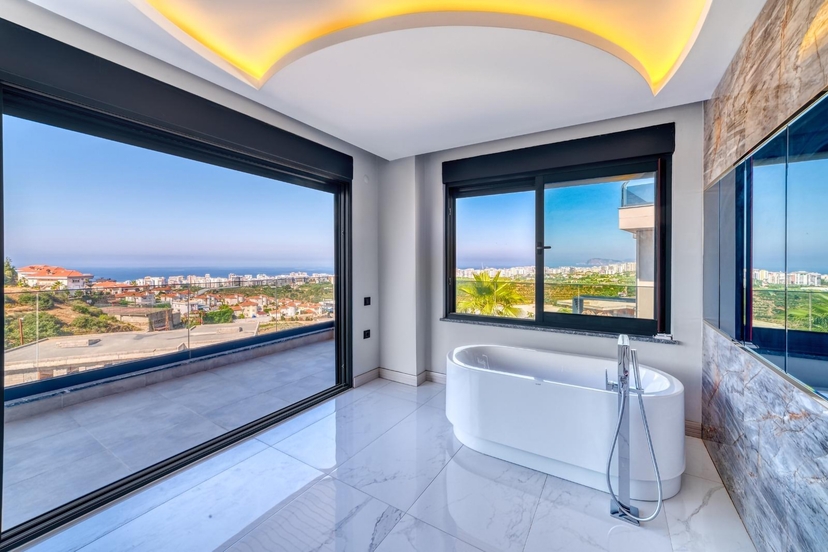 Luksuriøs 4+1 Villa med Fantastisk Udsigt, Alanya - Kargicak