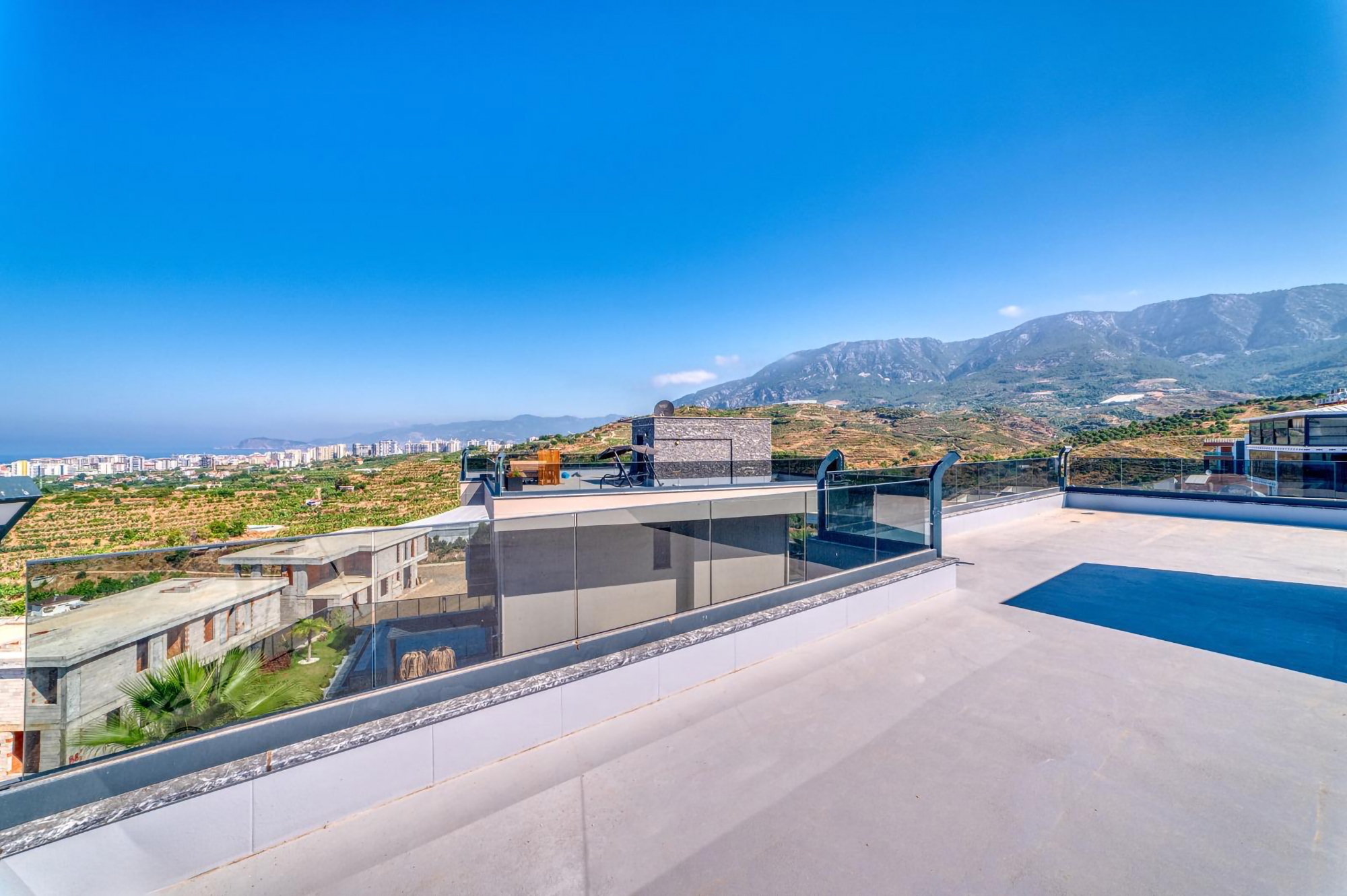Luksuriøs 4+1 Villa med Fantastisk Udsigt, Alanya - Kargicak